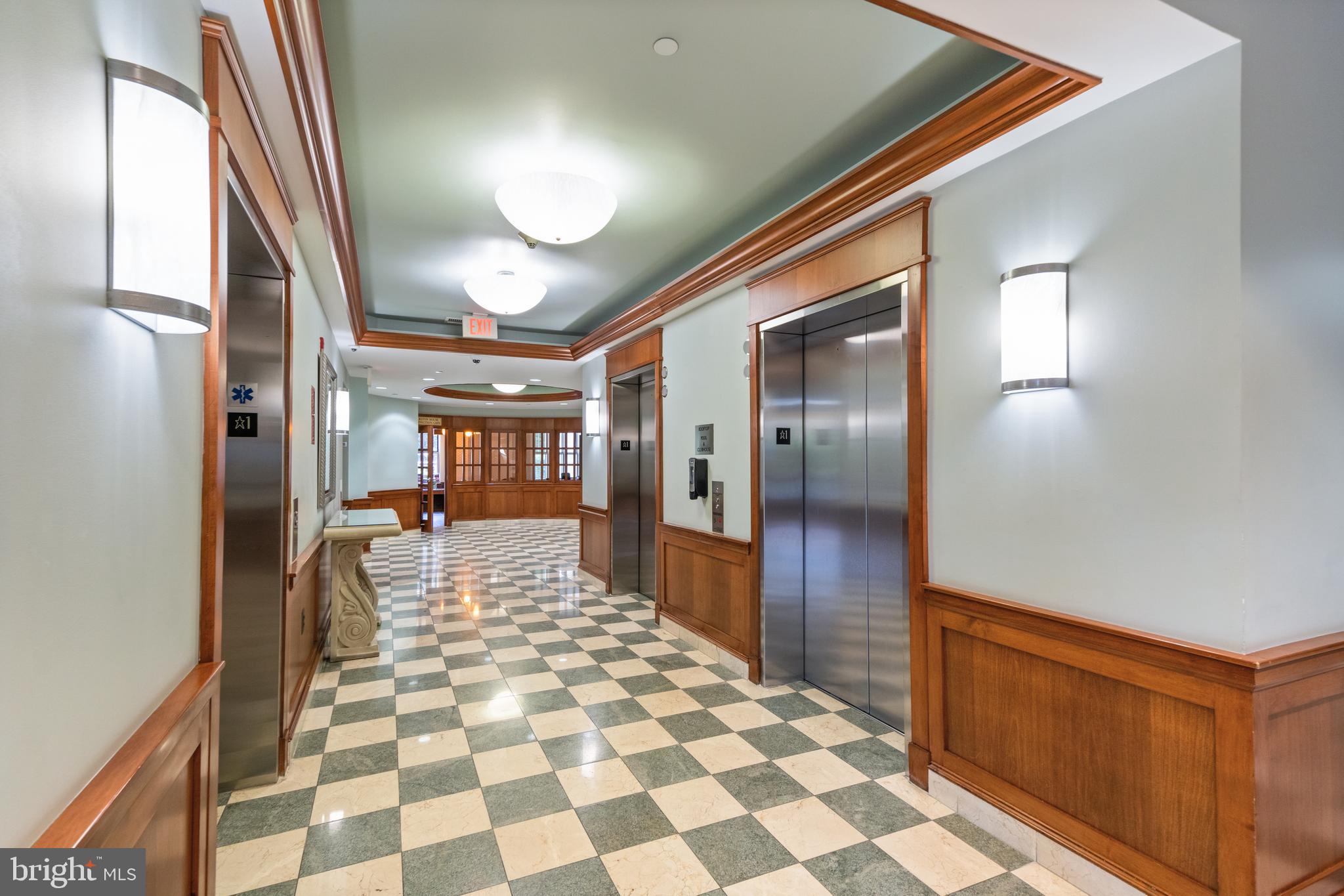 CARLTON HOUSE - Residential