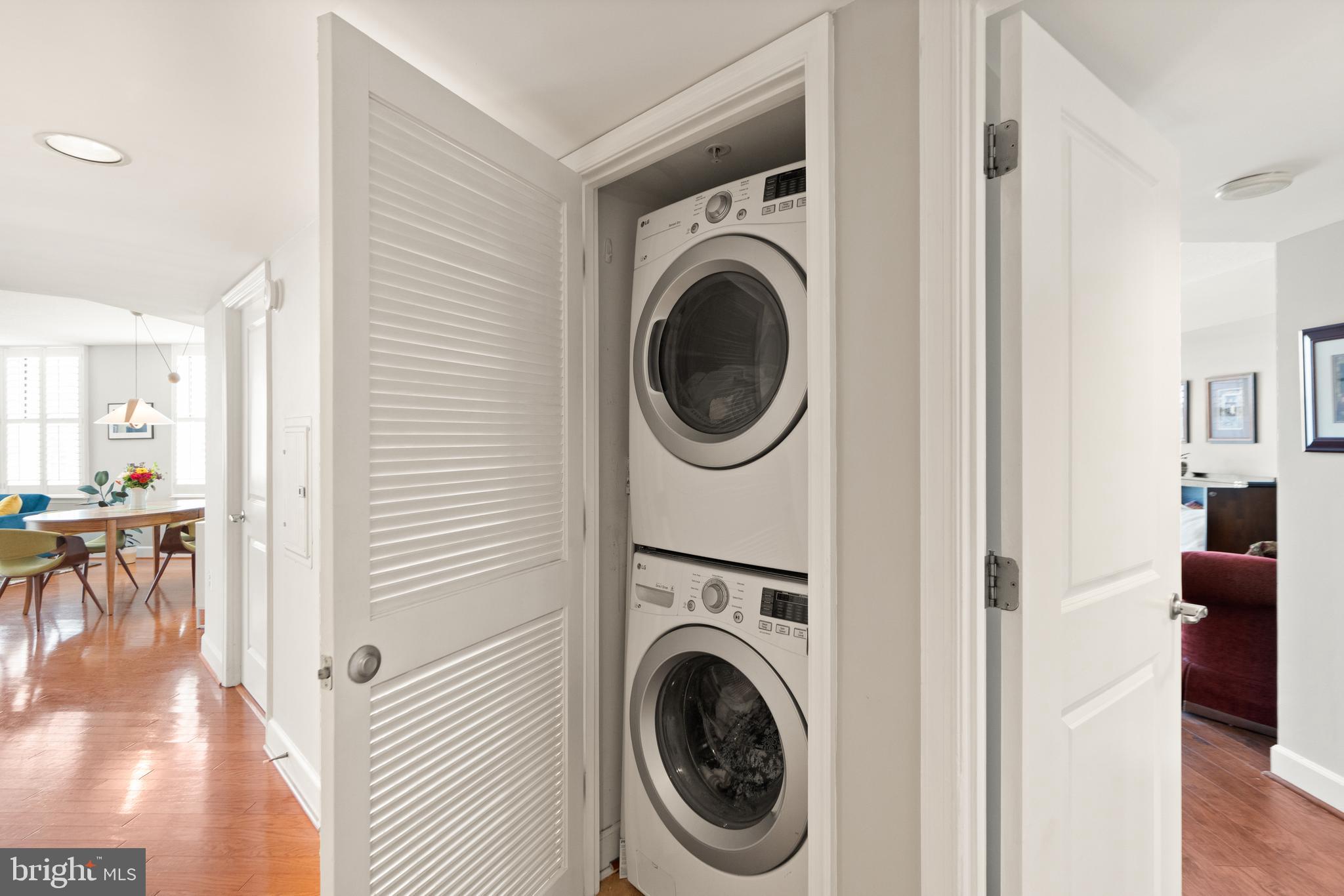 CARLTON HOUSE - Residential