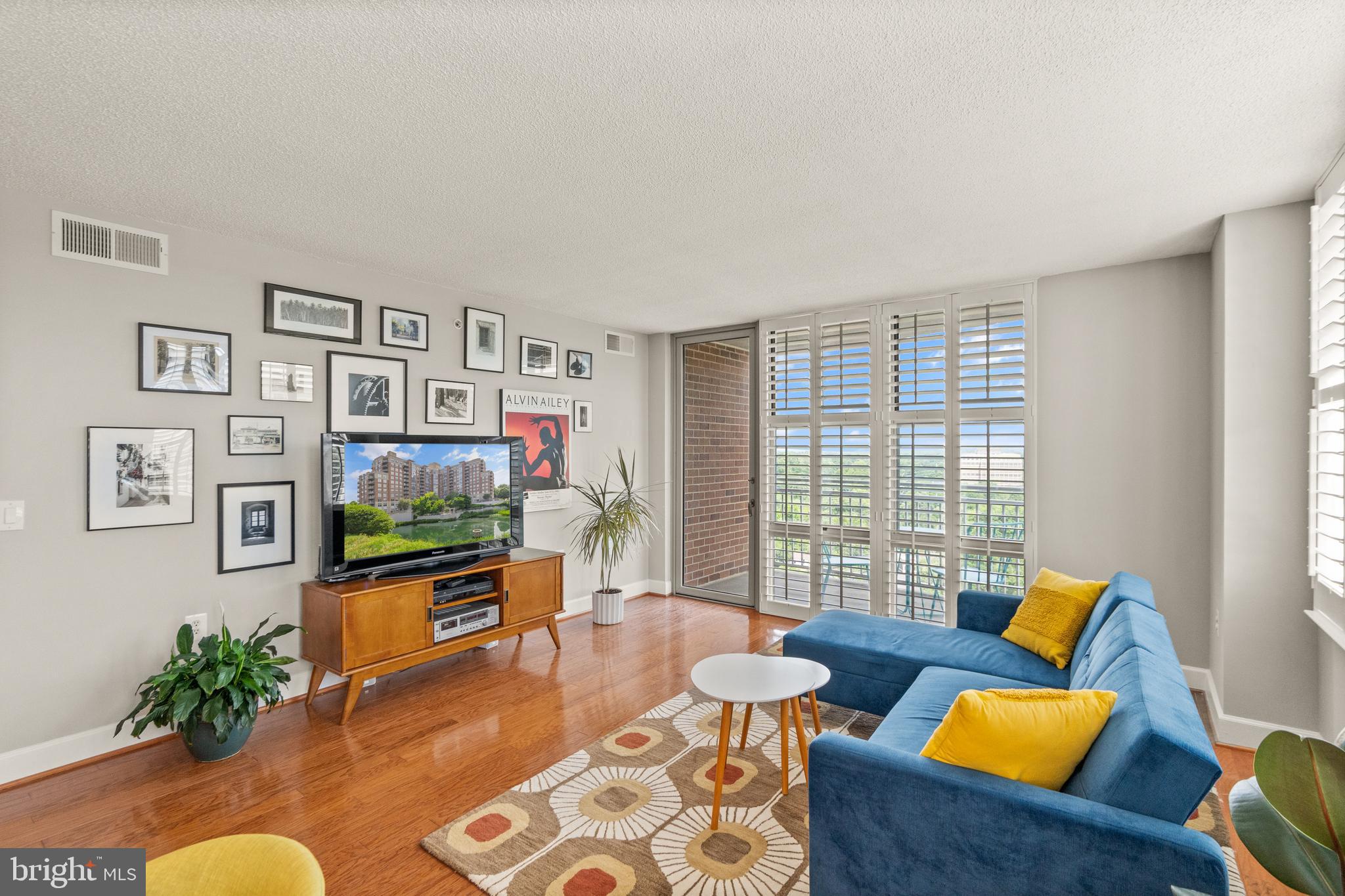 CARLTON HOUSE - Residential