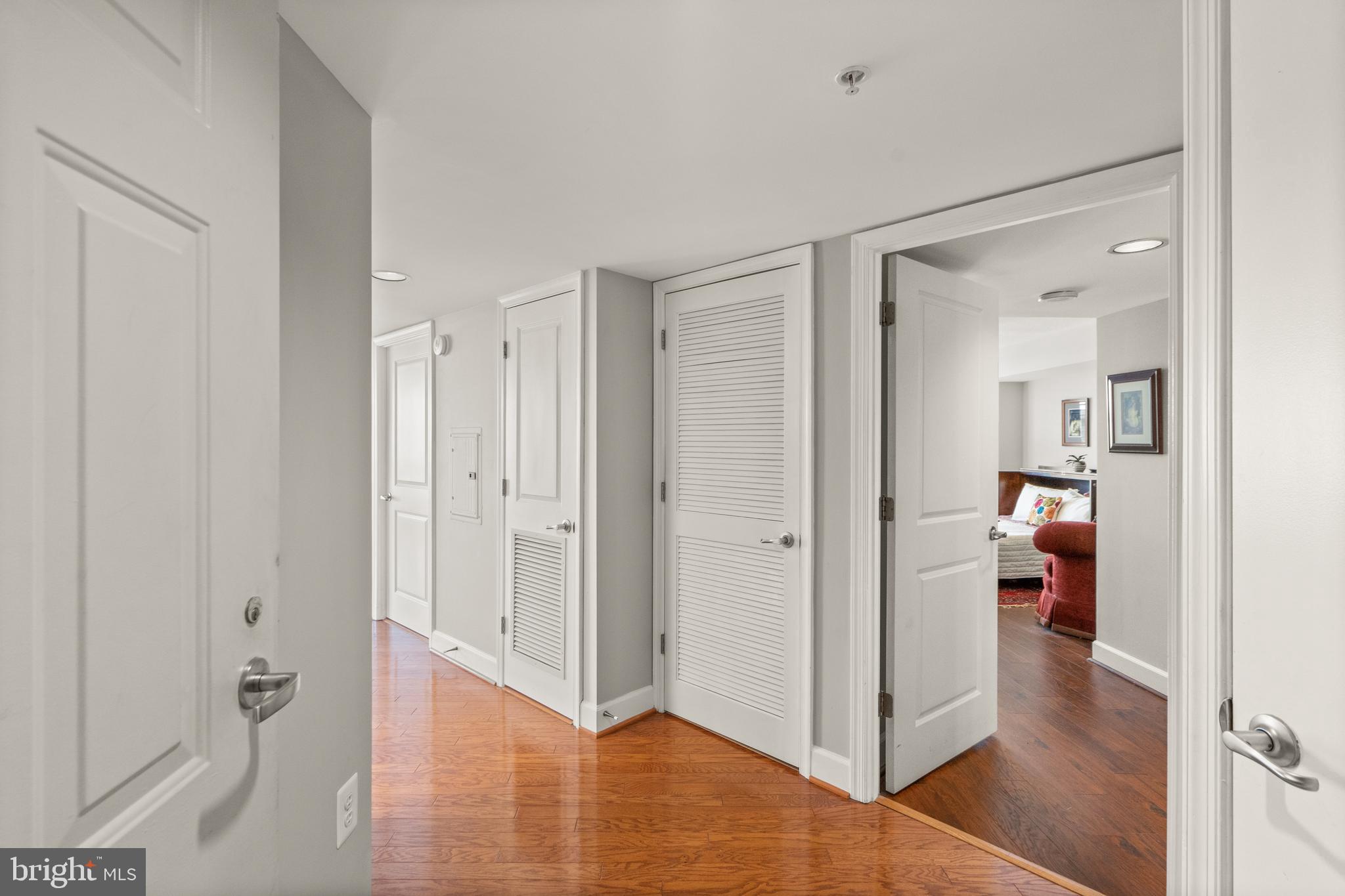 CARLTON HOUSE - Residential