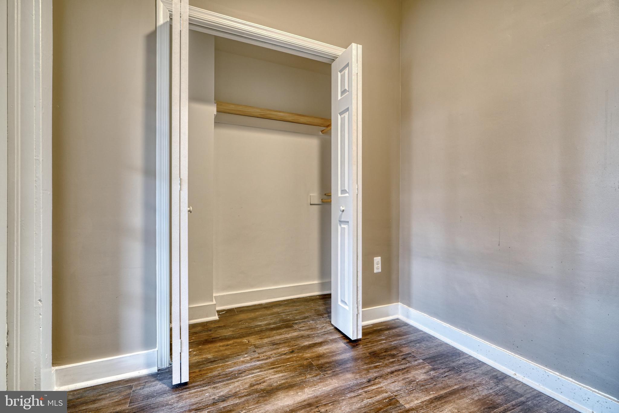 RIVERSIDE - Residential Lease