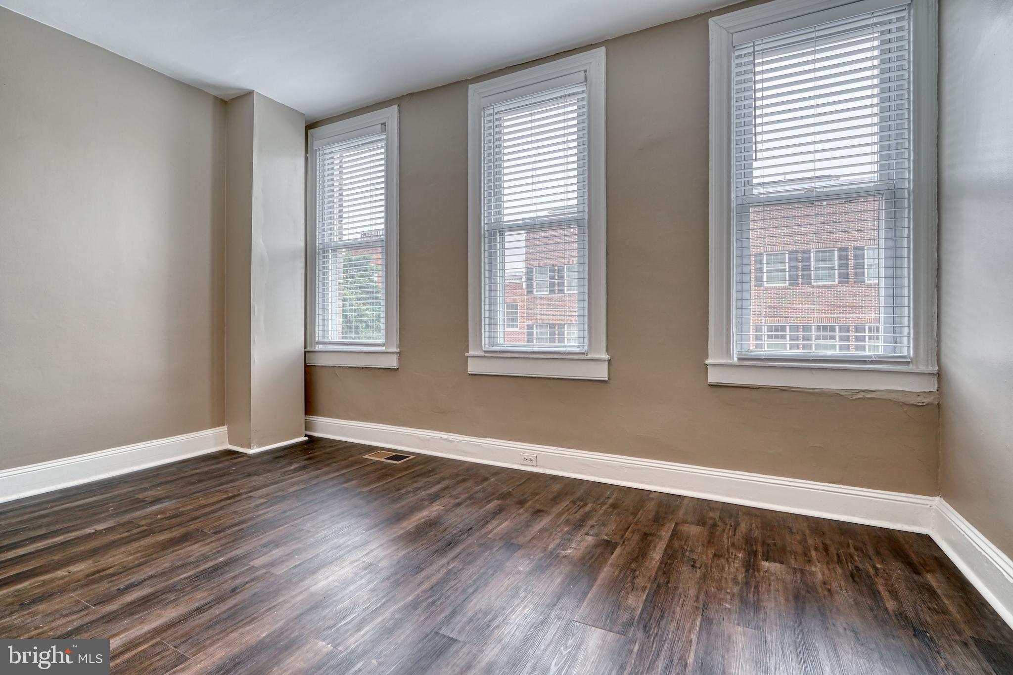 RIVERSIDE - Residential Lease