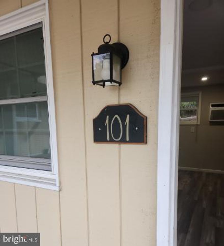 Nice efficiency unit in Berkeley Springs features open room, kitchenette with refrigerator and microwave, bathroom and parking.  Pets allowed on case by case basis.