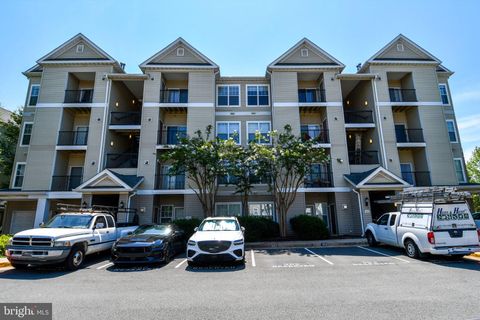 Condo For Rent - 5121 Travis Edward Way #J<br/> Fairfax County, CENTREVILLE, VA 20120