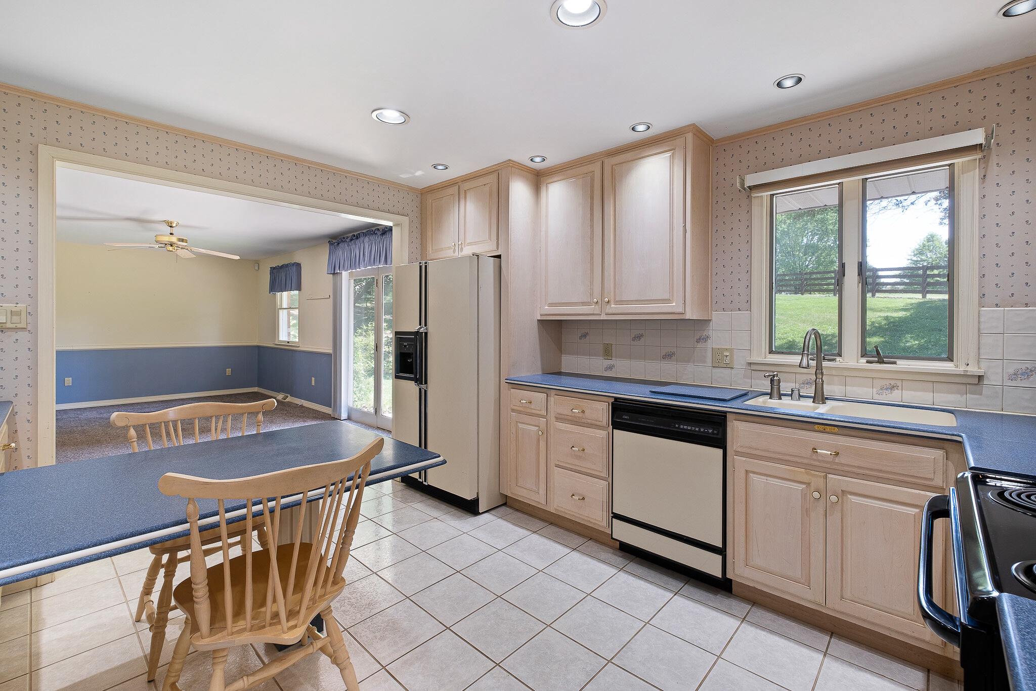 ROLLING MEADOWS - Residential