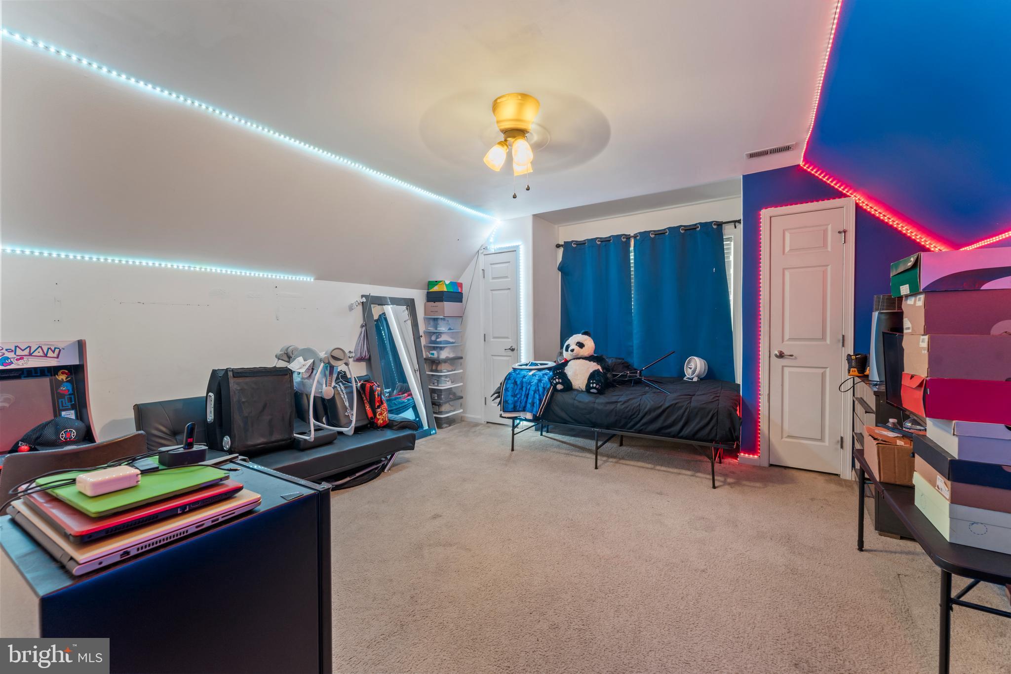 PONDS AT WILLOW GROV - Residential