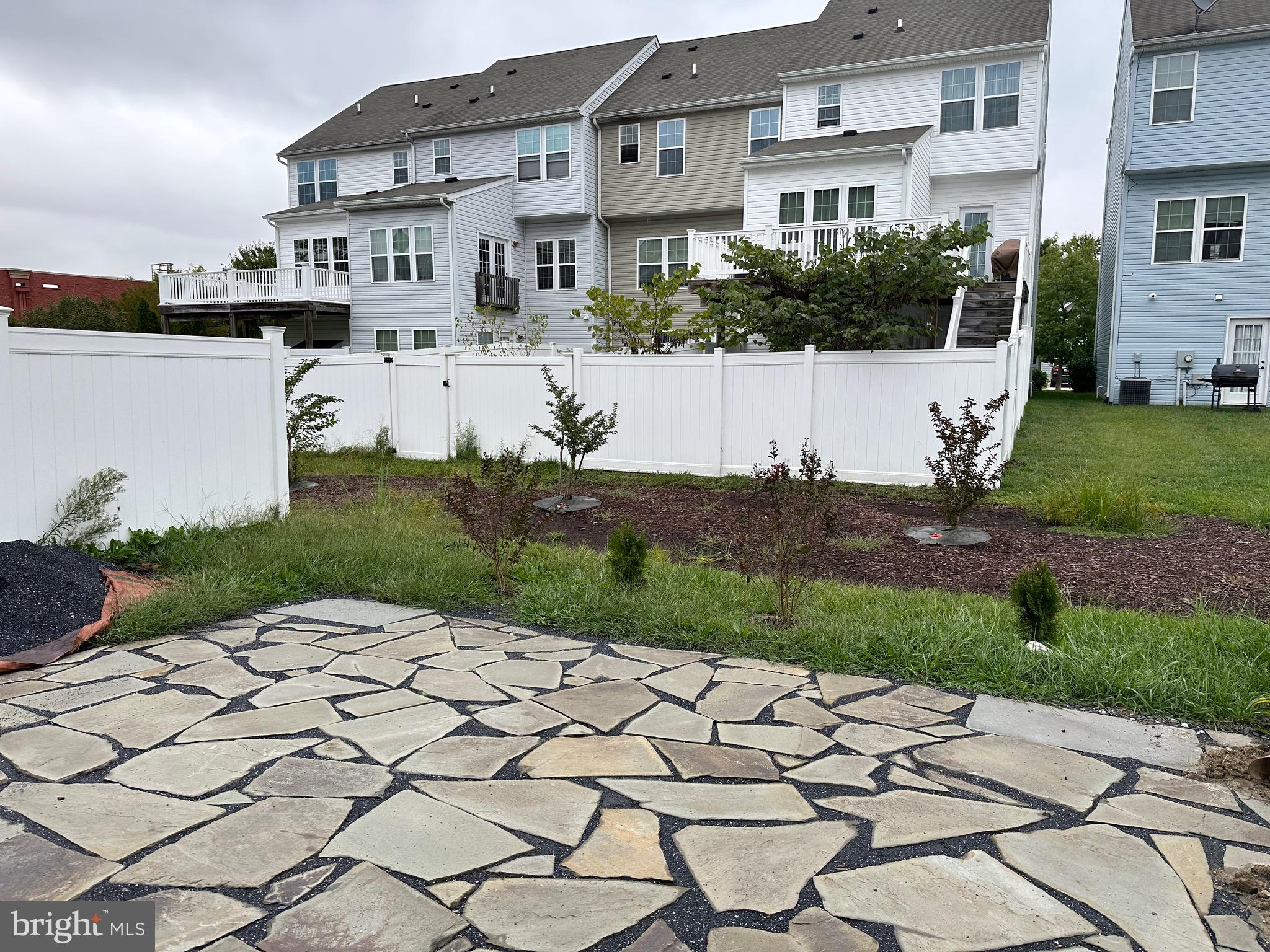 ASHBY COMMONS - Residential Lease