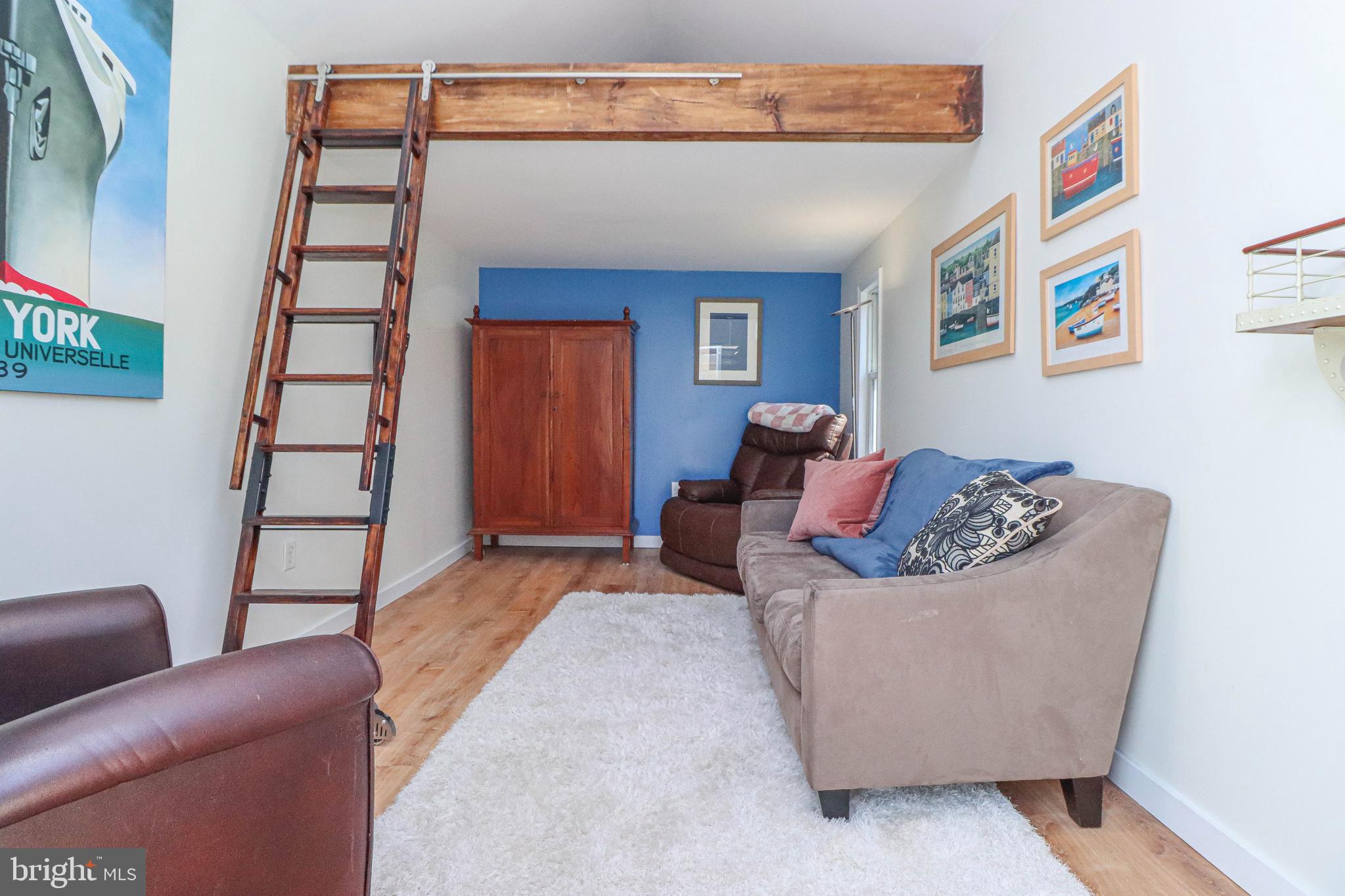 WOODLAND BEACH - Residential