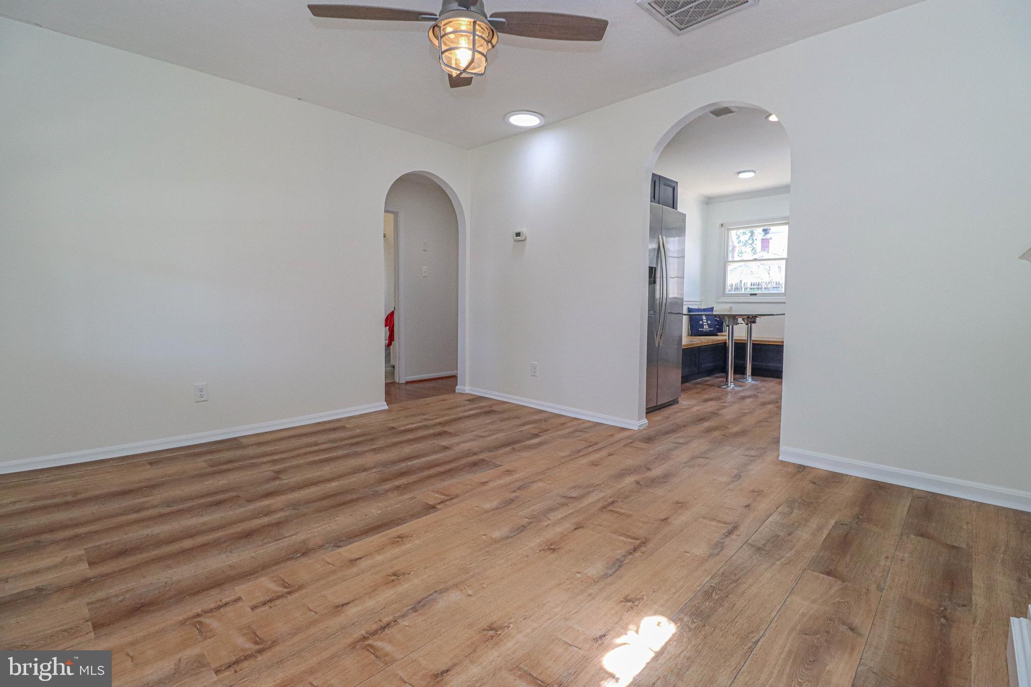 WOODLAND BEACH - Residential