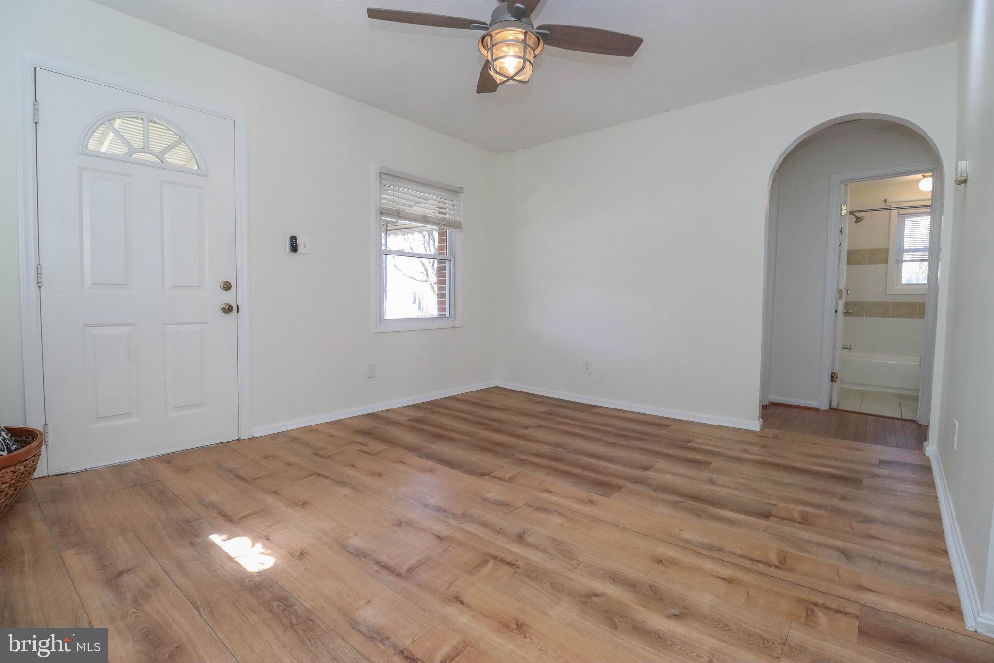 WOODLAND BEACH - Residential