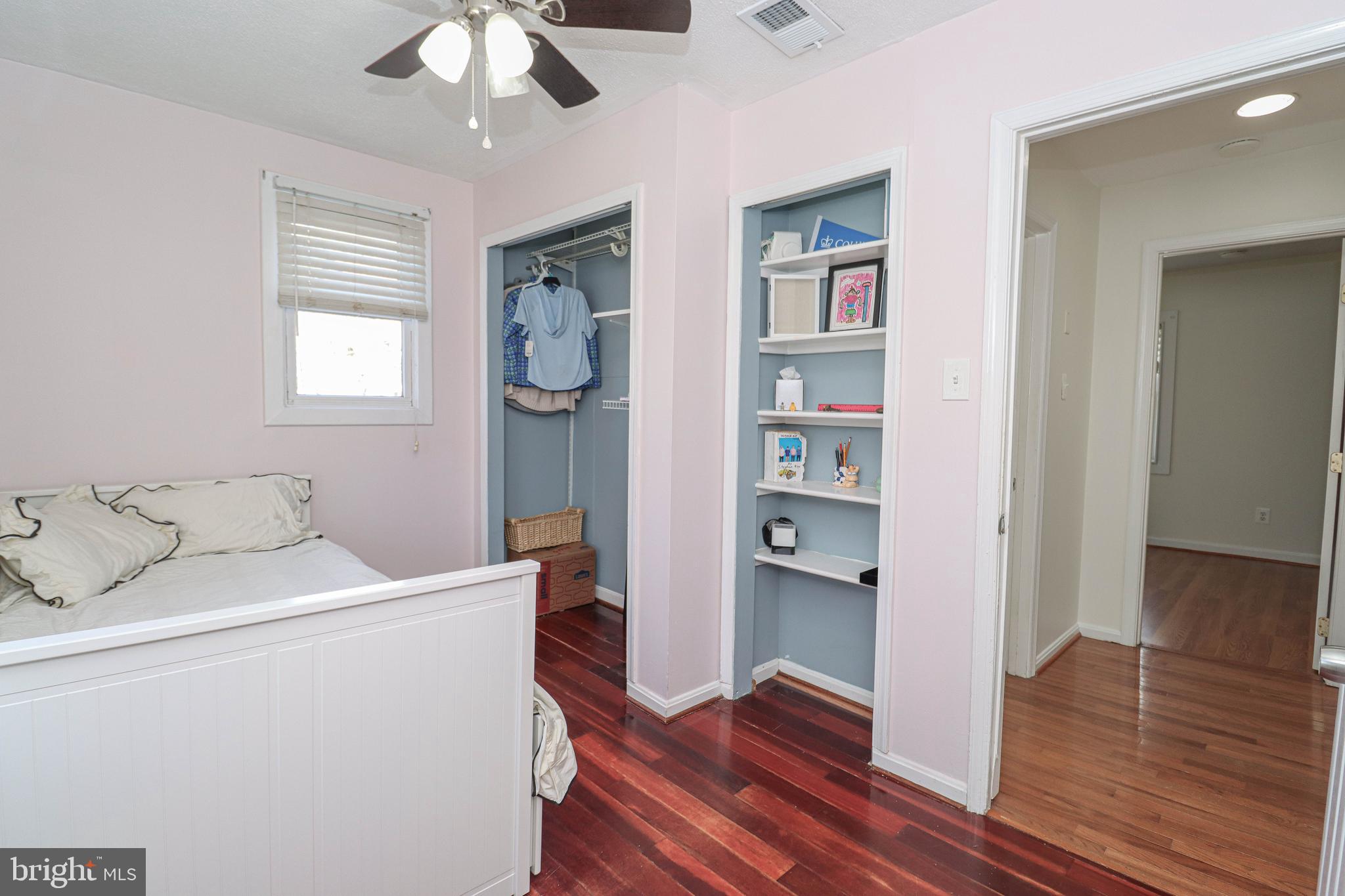 WOODLAND BEACH - Residential