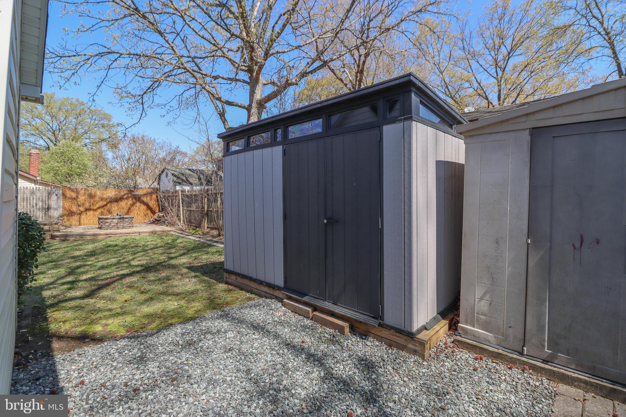 WOODLAND BEACH - Residential