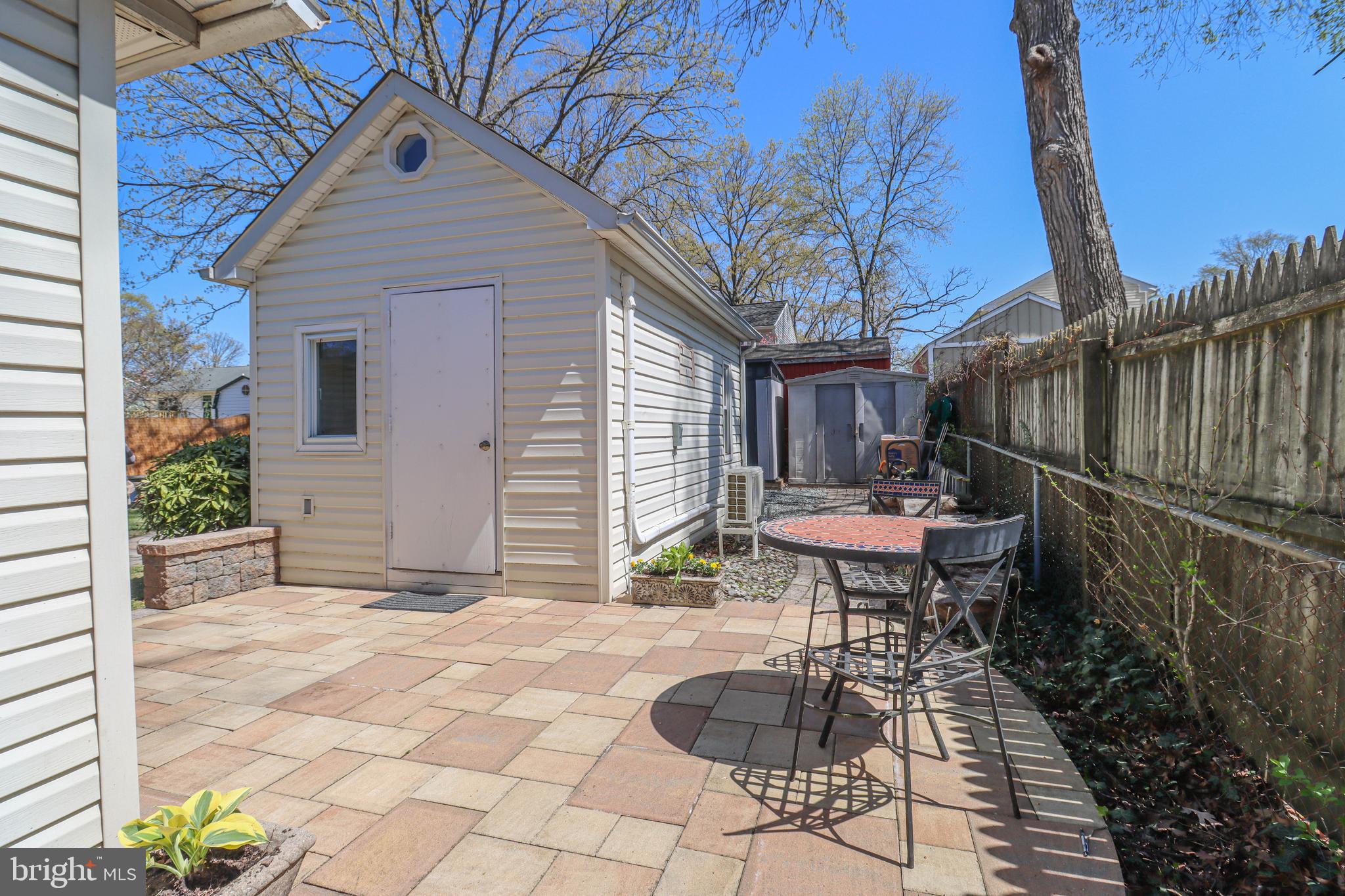 WOODLAND BEACH - Residential