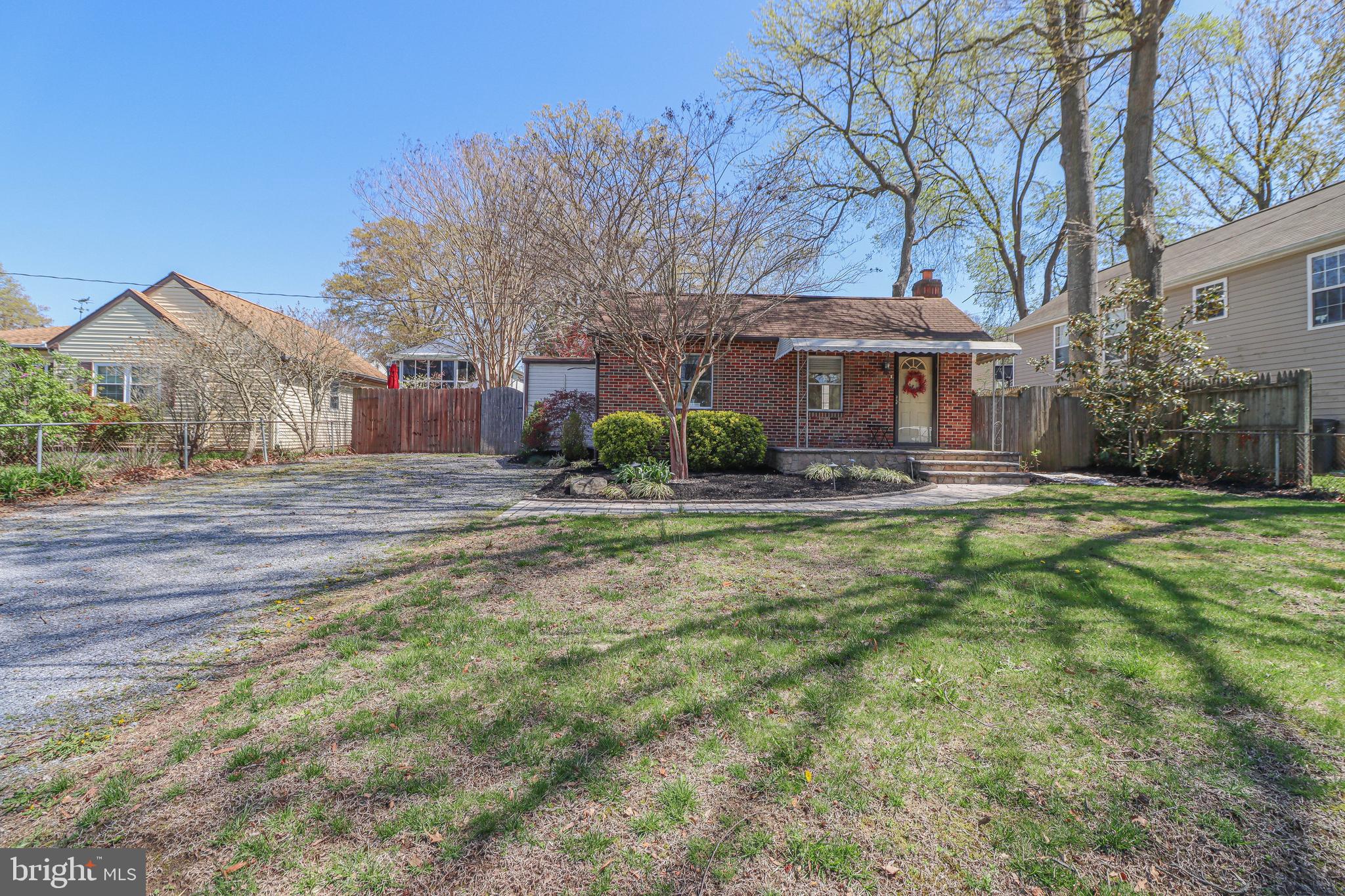 WOODLAND BEACH - Residential