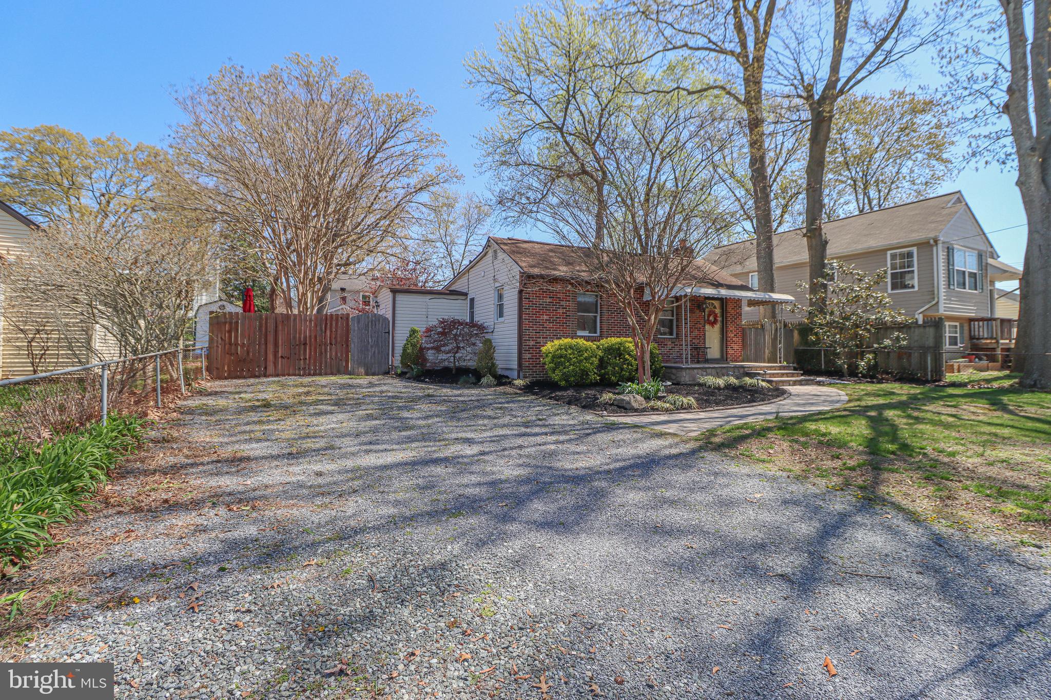 WOODLAND BEACH - Residential