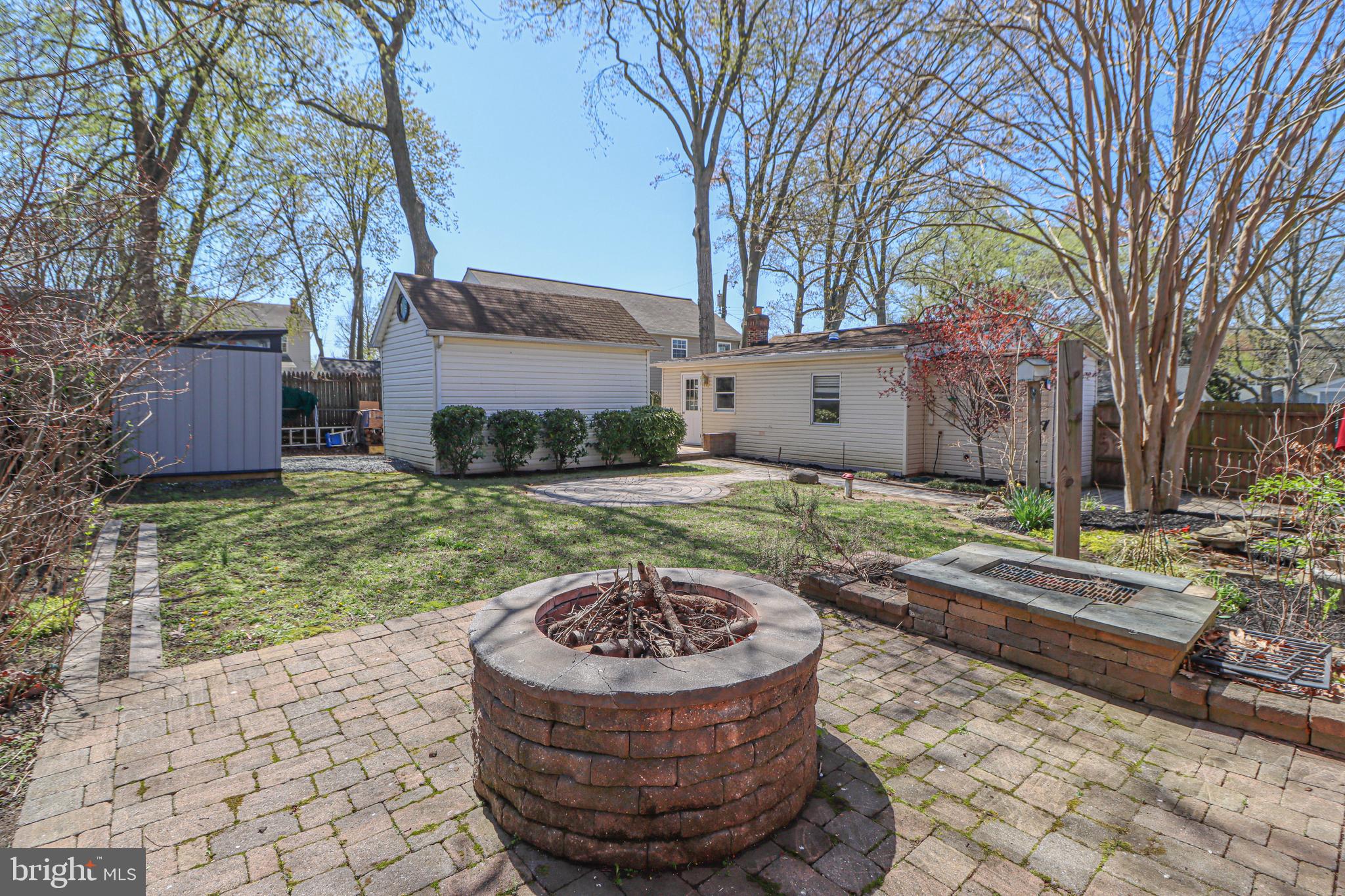 WOODLAND BEACH - Residential