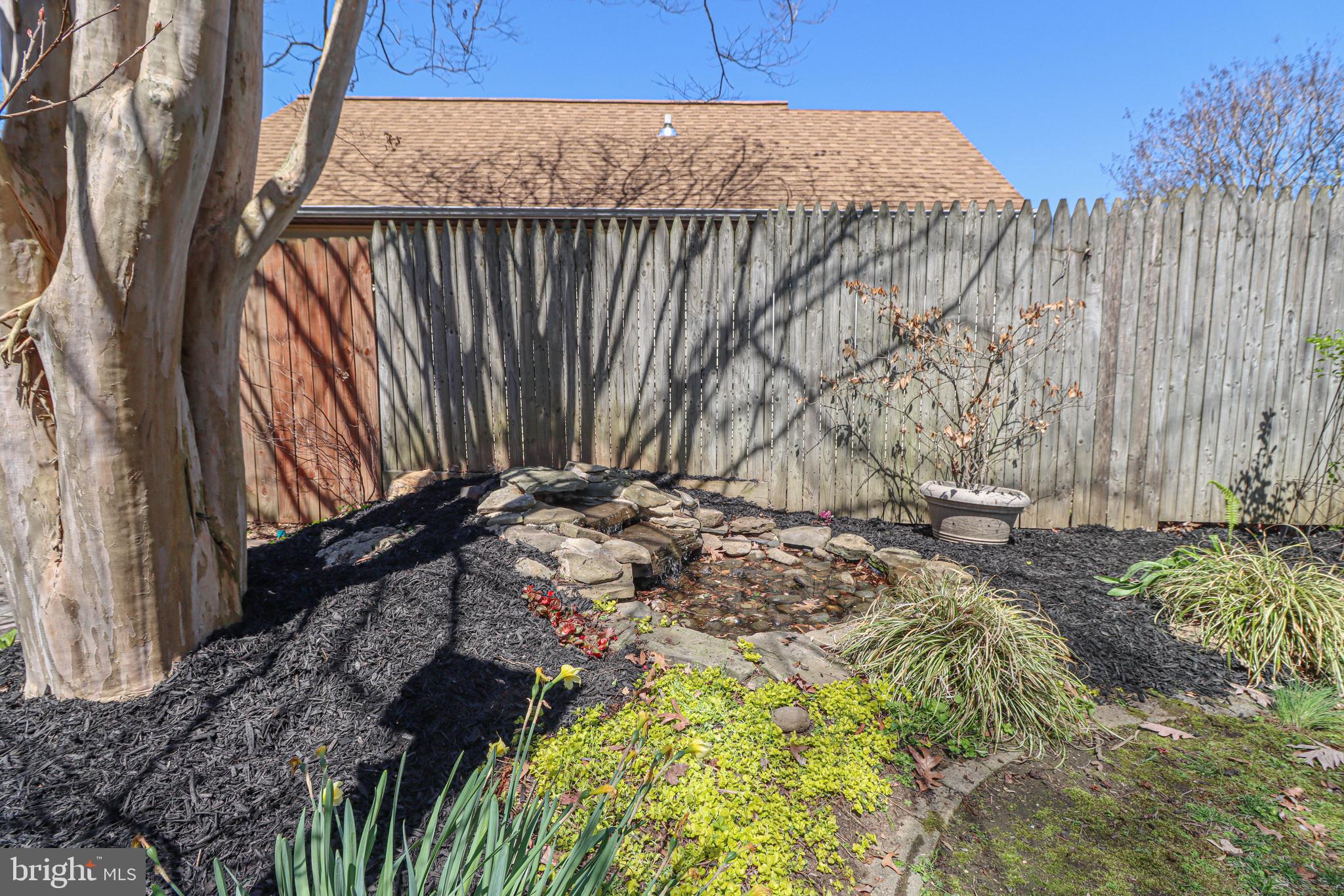 WOODLAND BEACH - Residential