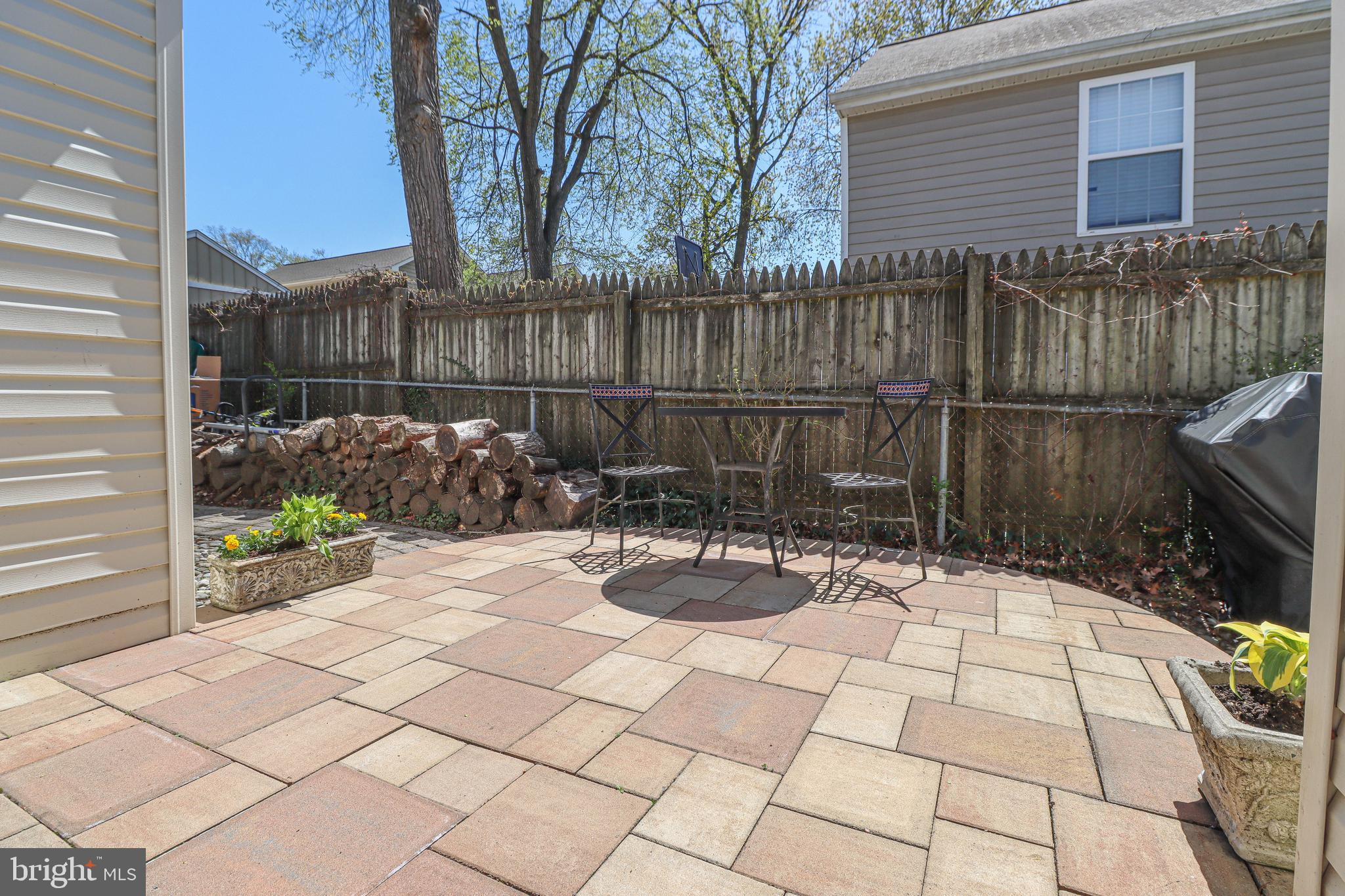 WOODLAND BEACH - Residential