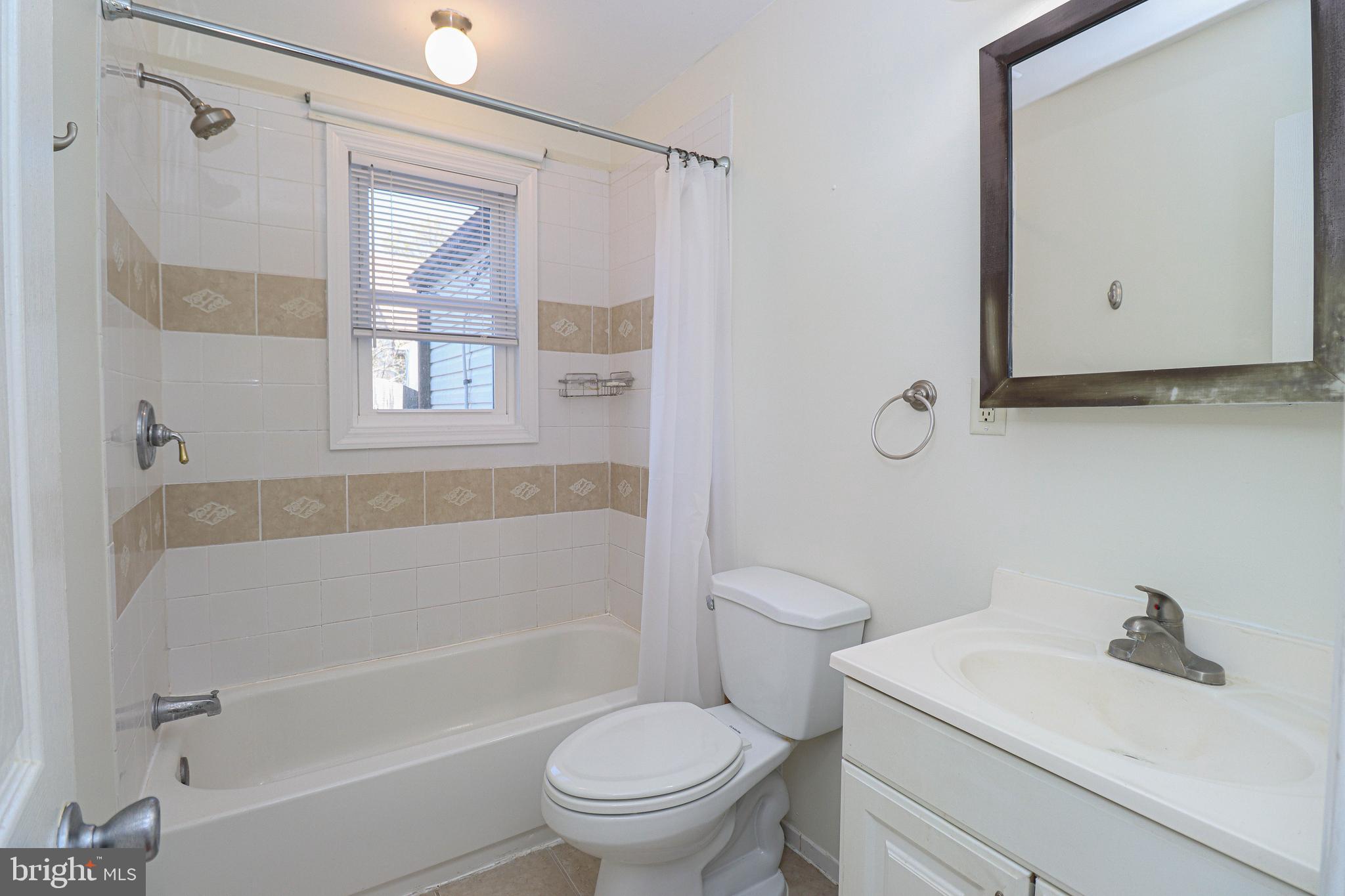 WOODLAND BEACH - Residential