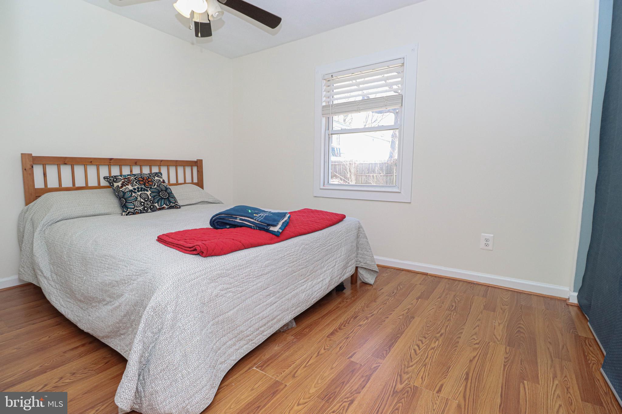 WOODLAND BEACH - Residential