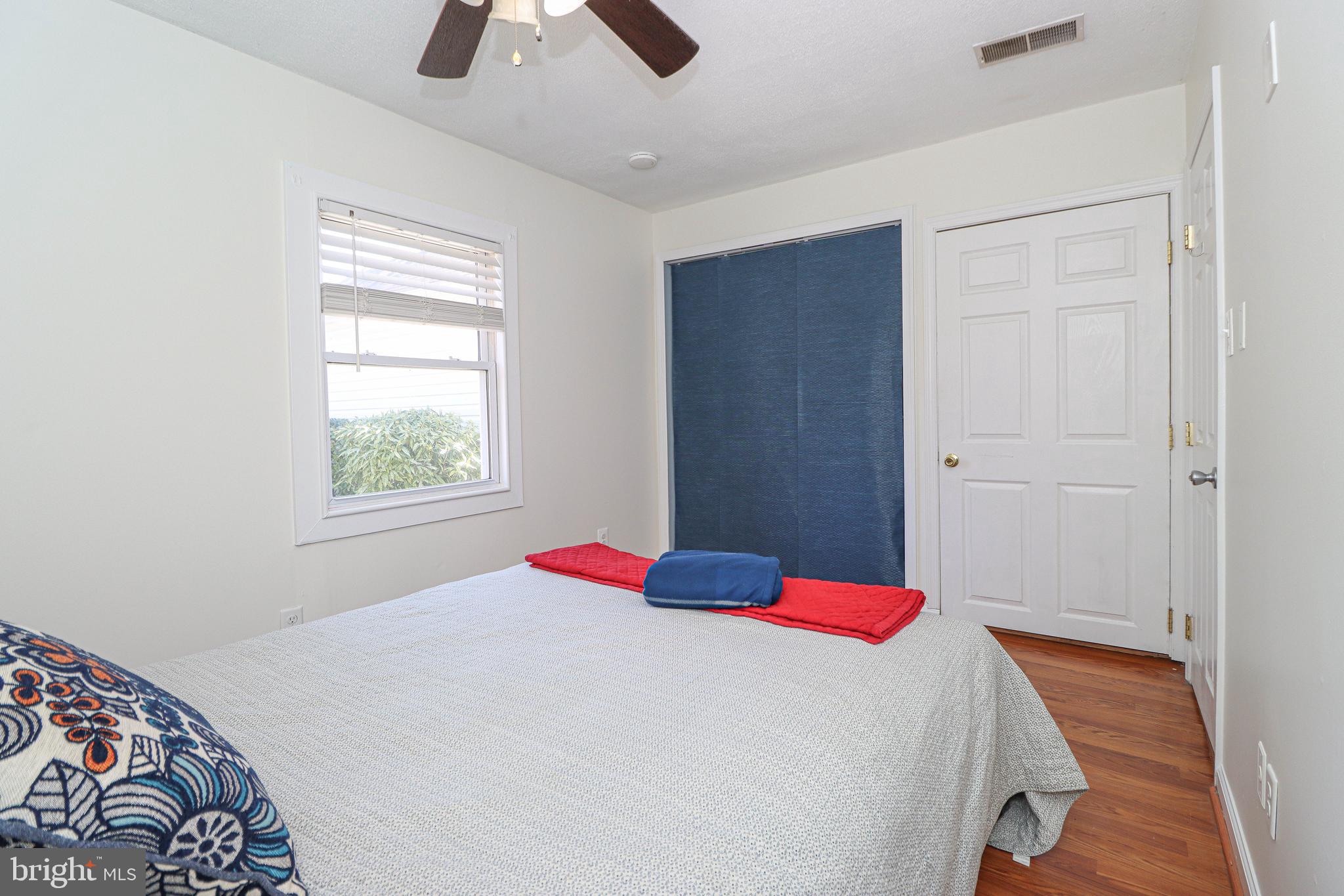 WOODLAND BEACH - Residential