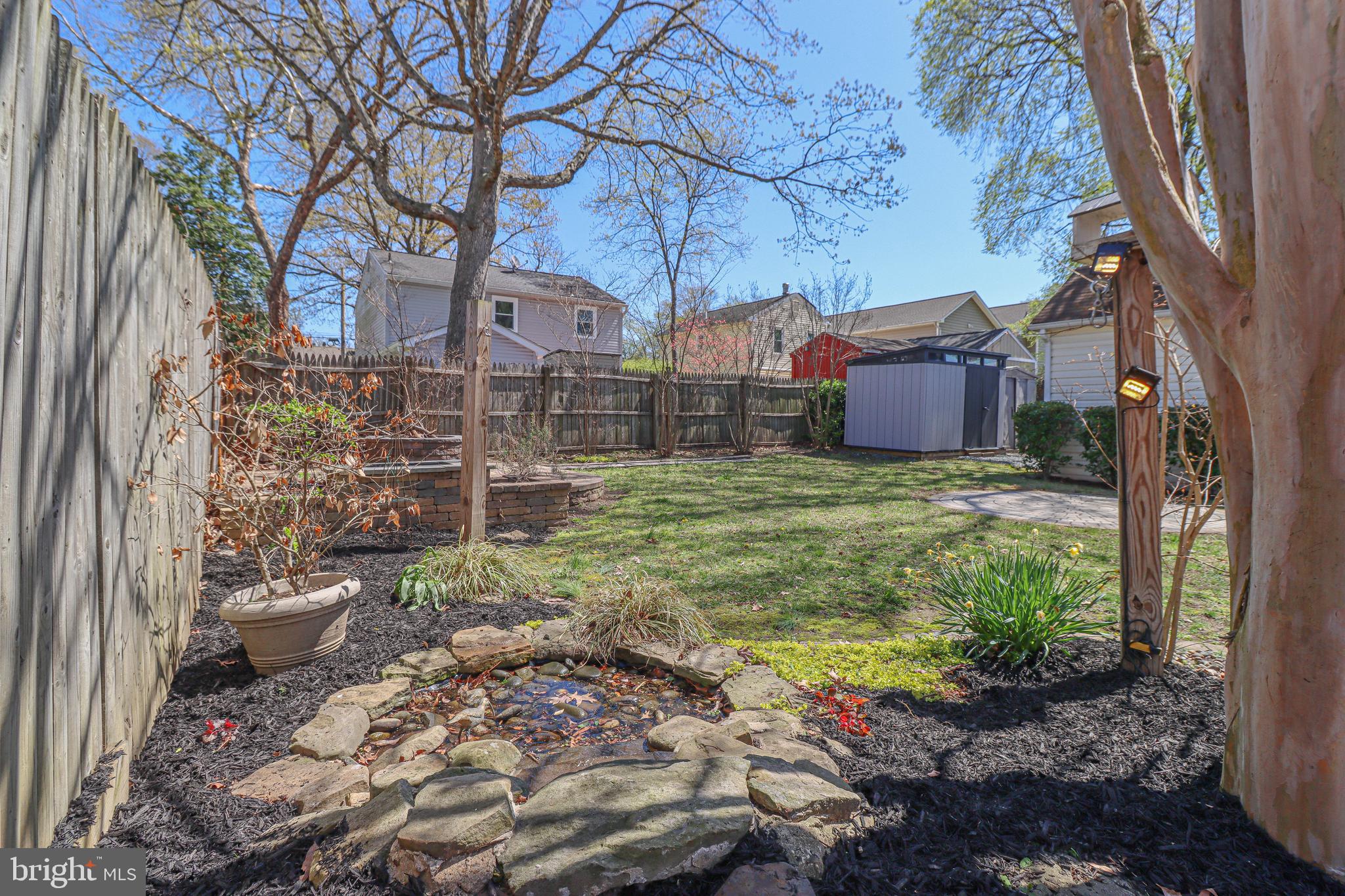 WOODLAND BEACH - Residential