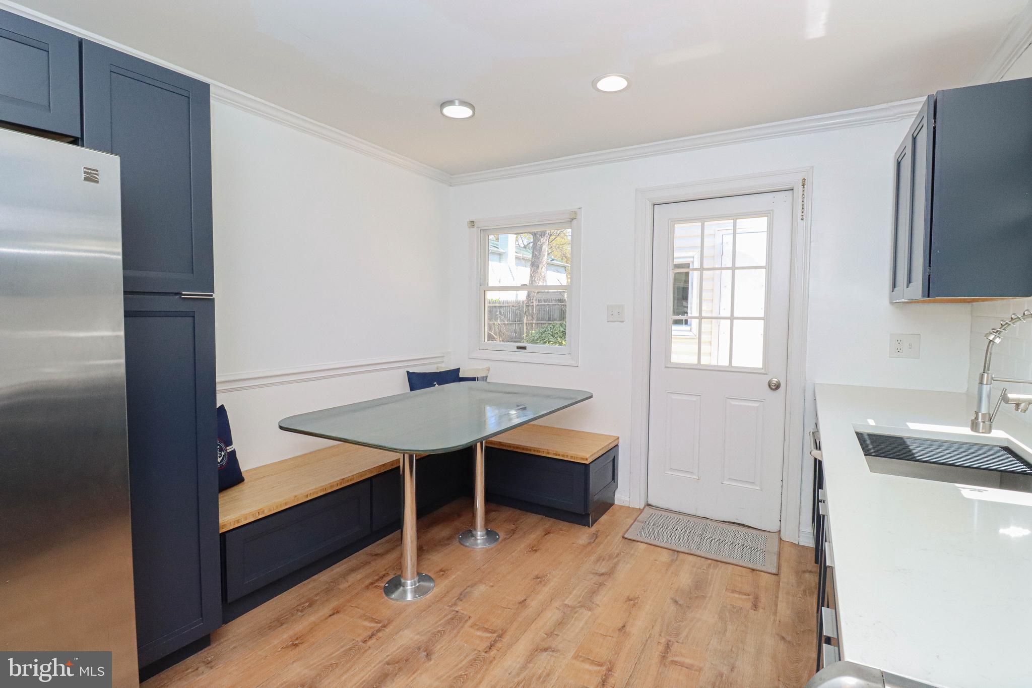 WOODLAND BEACH - Residential