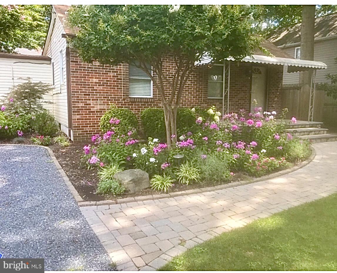 WOODLAND BEACH - Residential