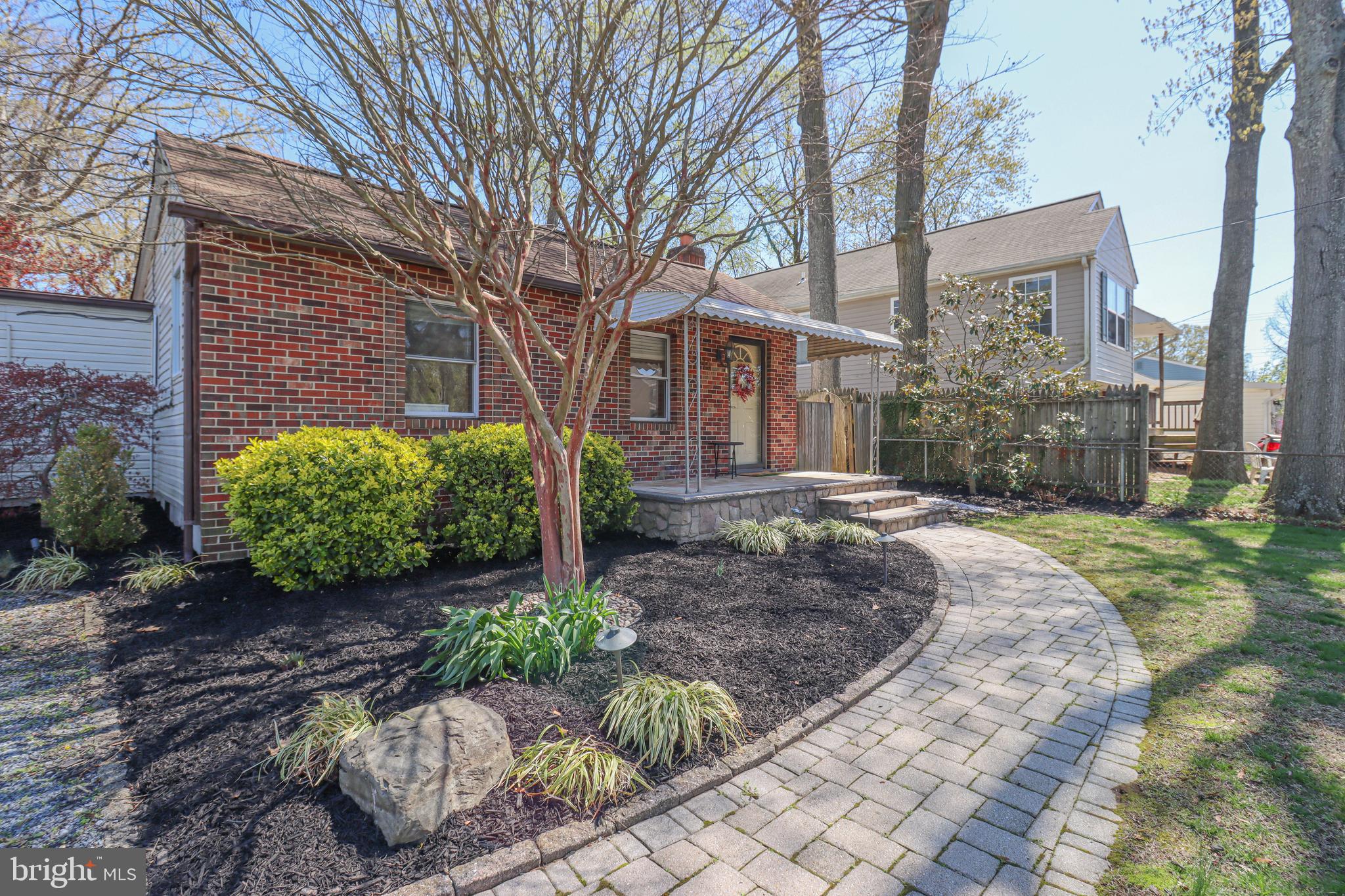 WOODLAND BEACH - Residential