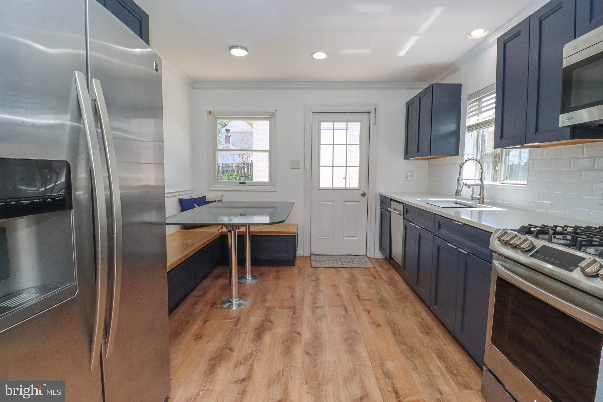 WOODLAND BEACH - Residential