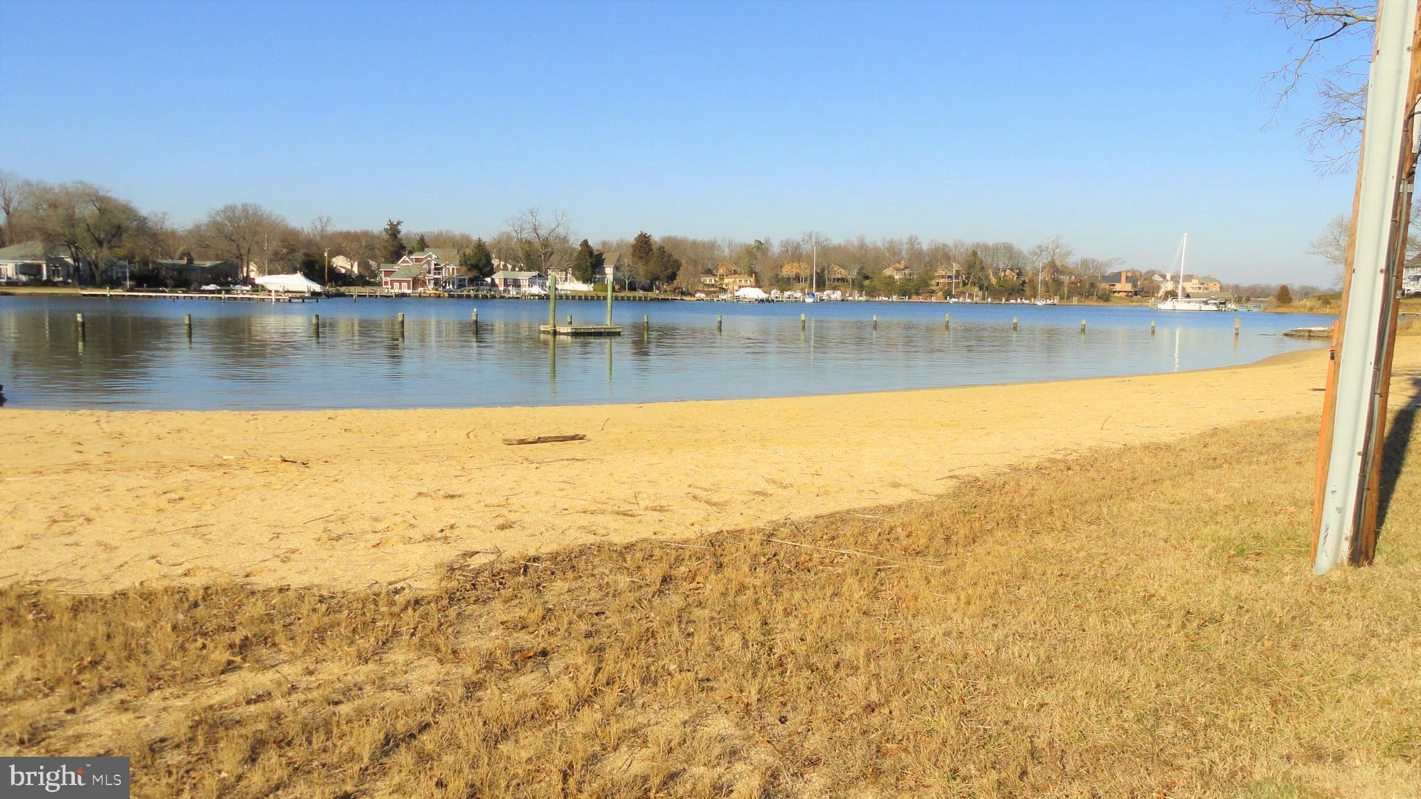 WOODLAND BEACH - Residential