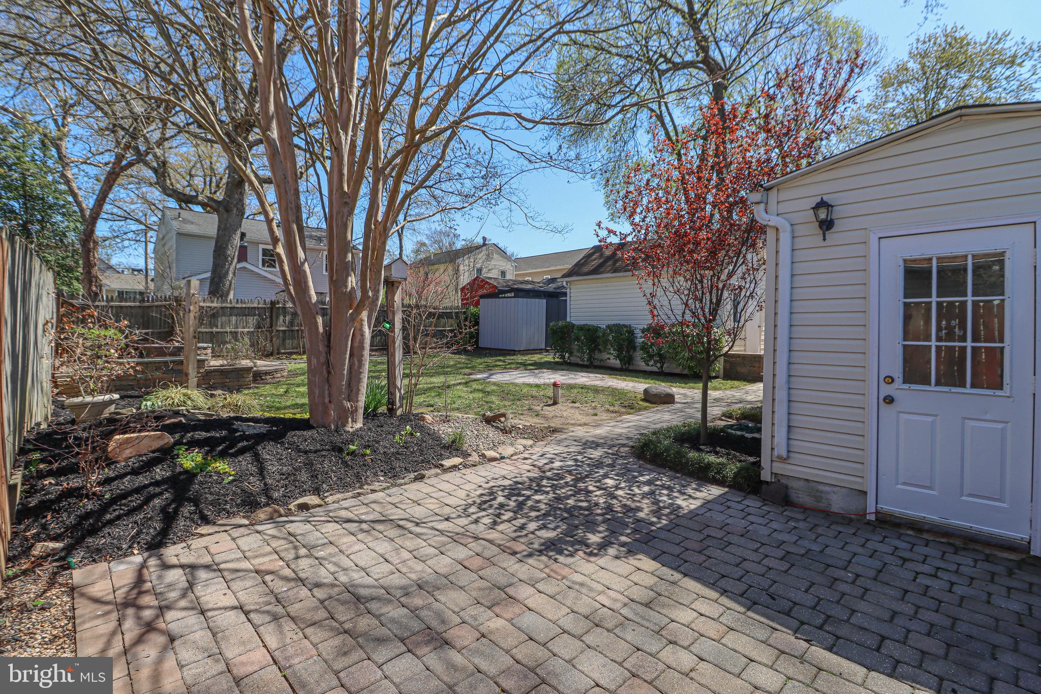 WOODLAND BEACH - Residential