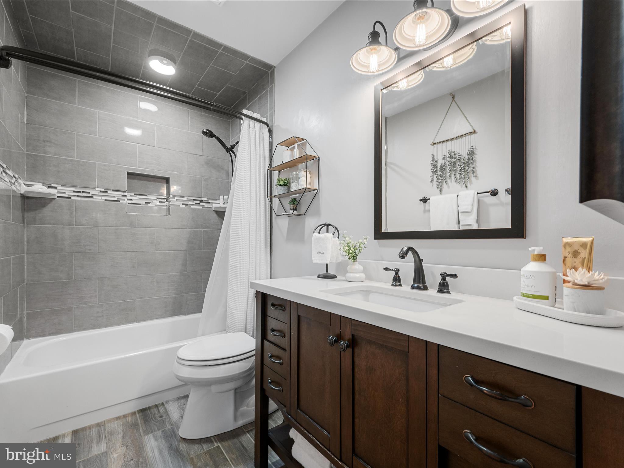 LAKE HOLIDAY ESTATES - Residential