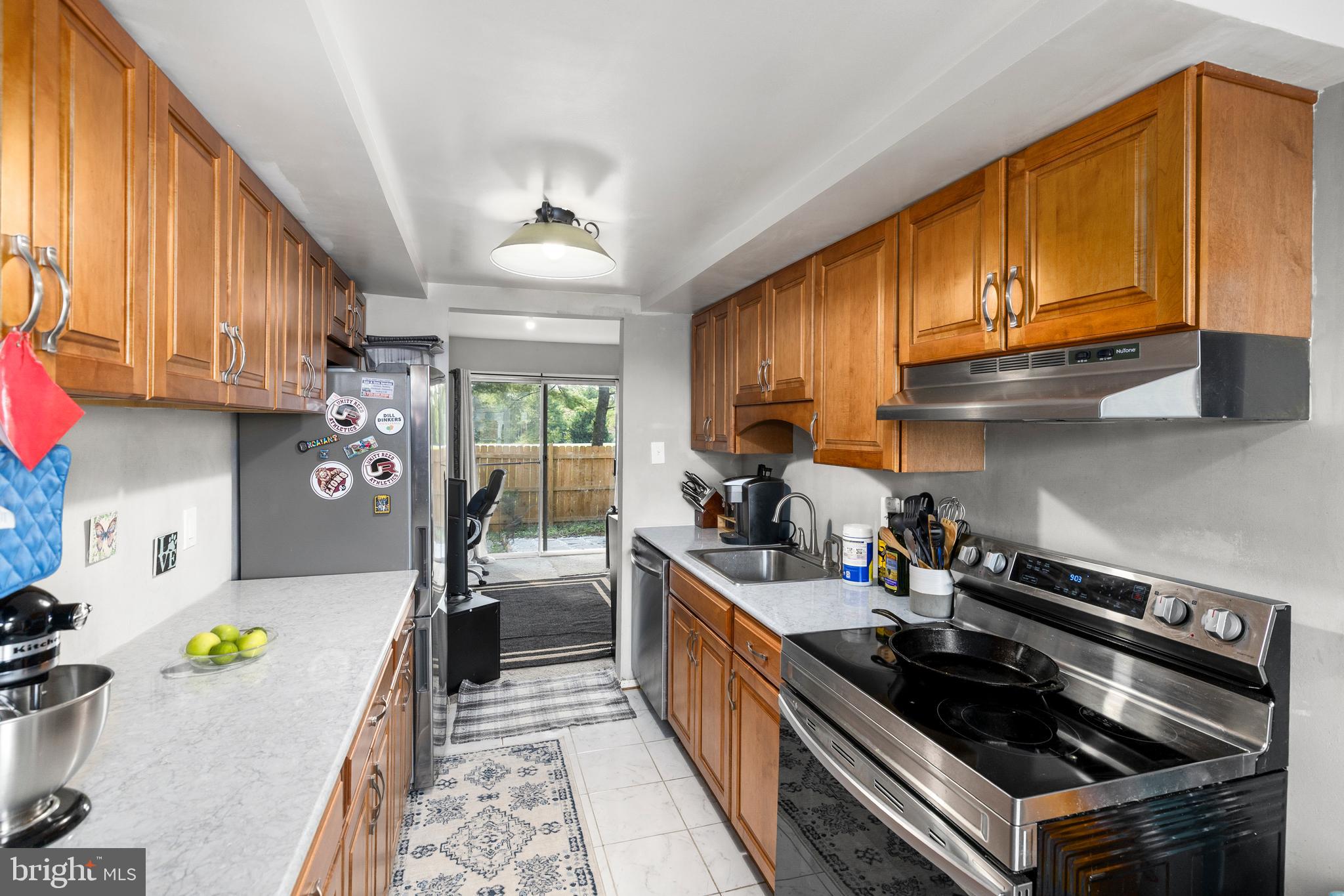 8859 TEAKWOOD COURT