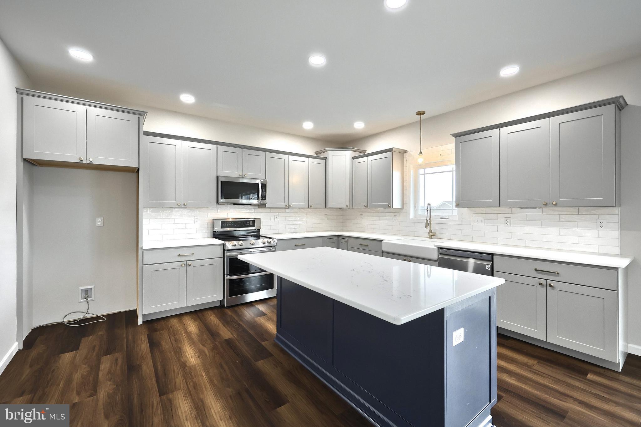 LEXINGTON ESTATES - Residential