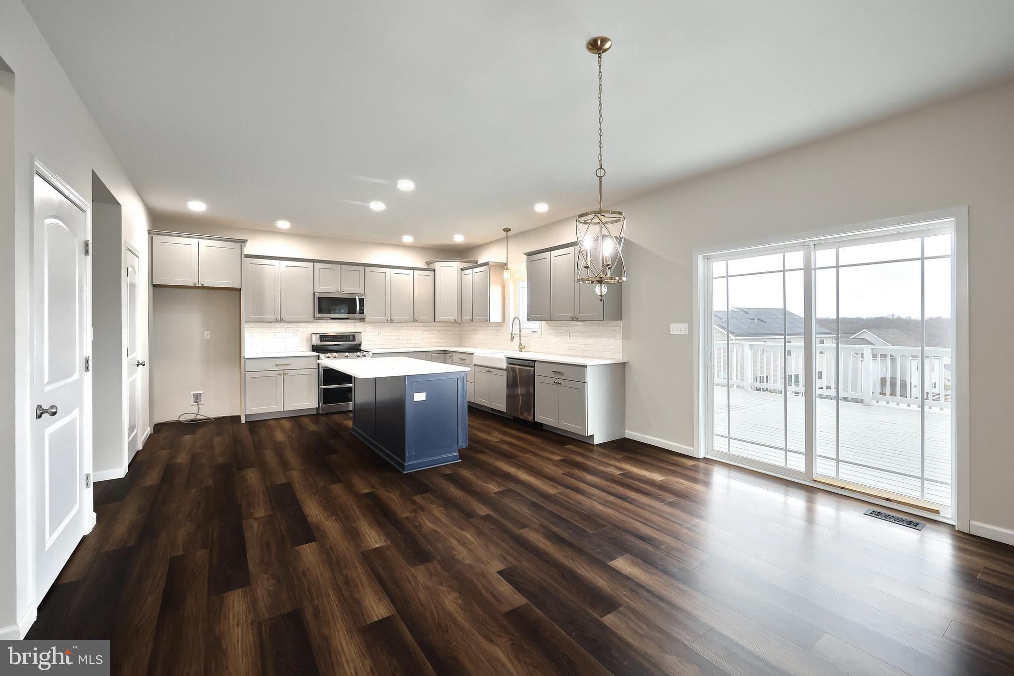 LEXINGTON ESTATES - Residential