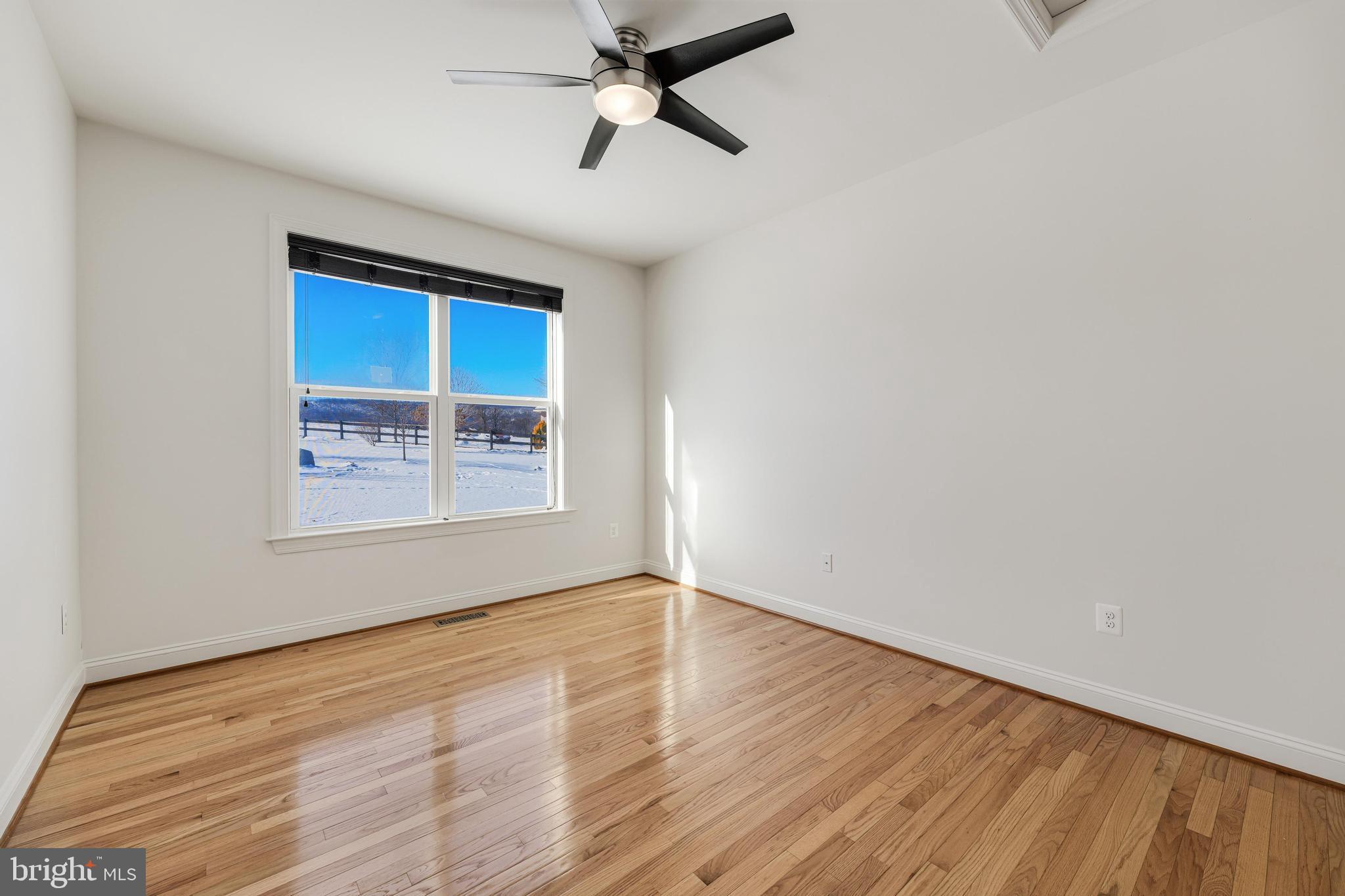 DUTCHMANS CREEK HAMLET - Residential Lease