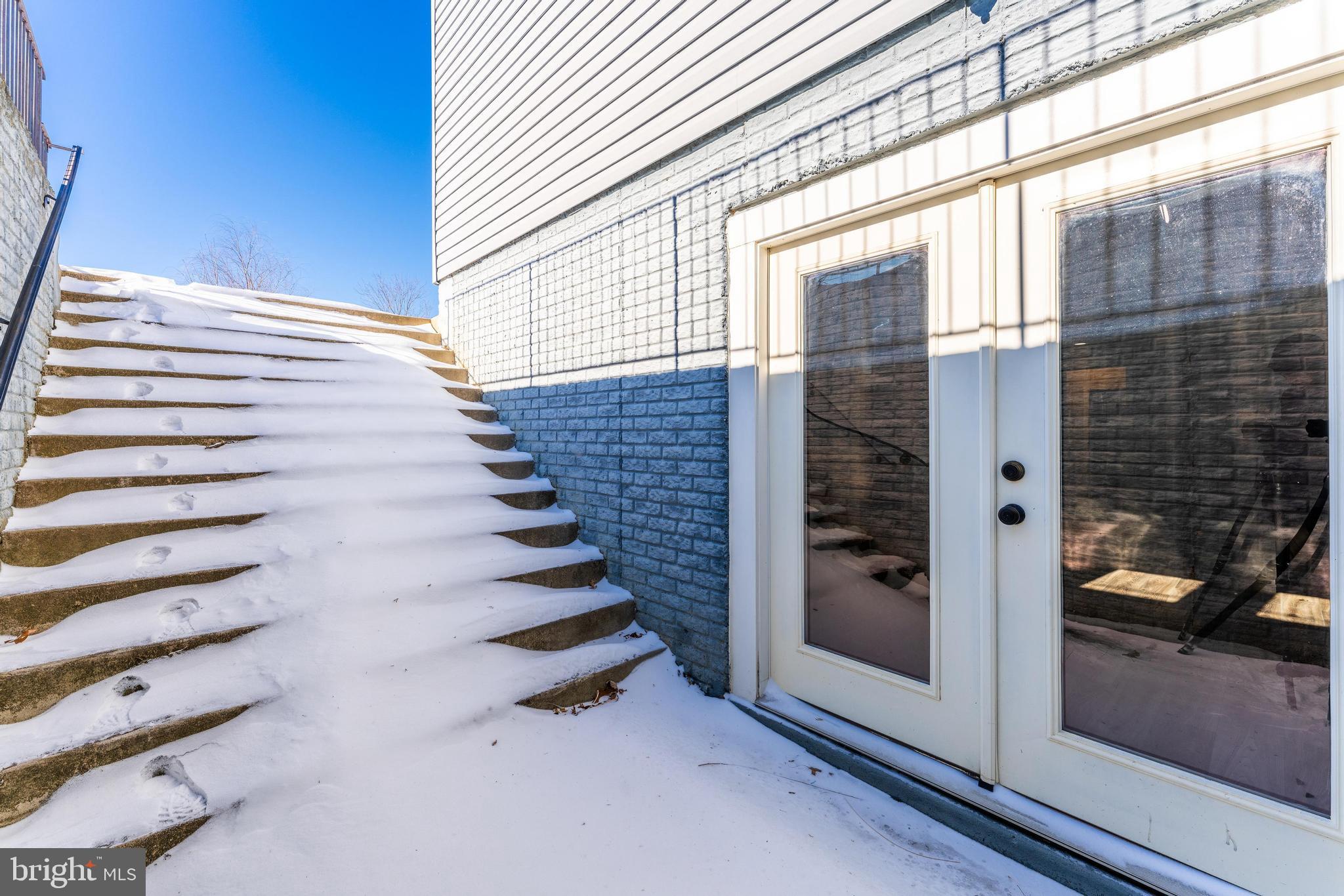 DUTCHMANS CREEK HAMLET - Residential Lease