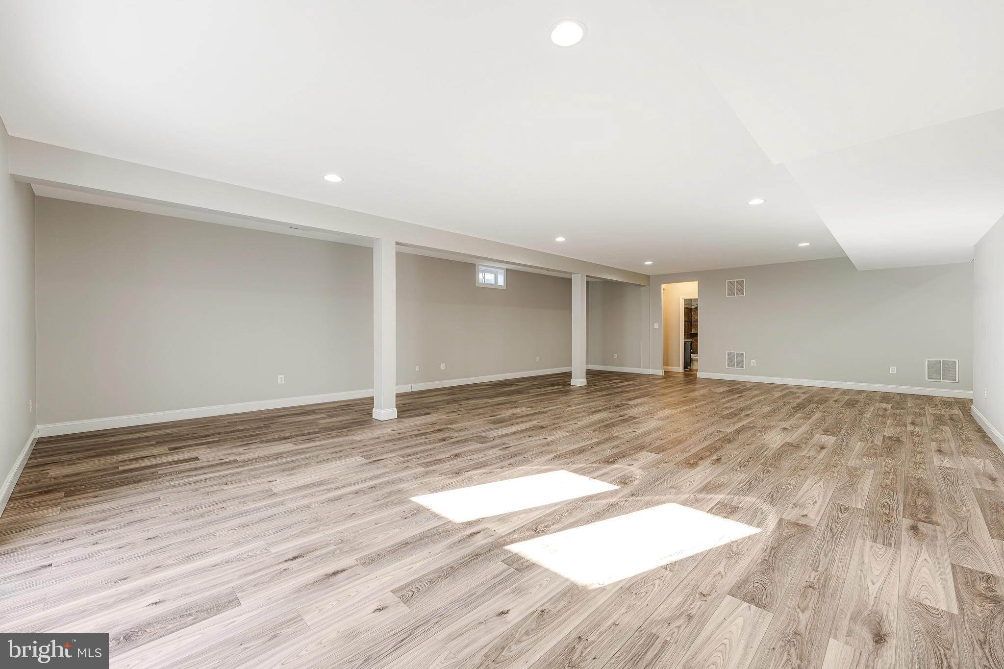 DUTCHMANS CREEK HAMLET - Residential Lease