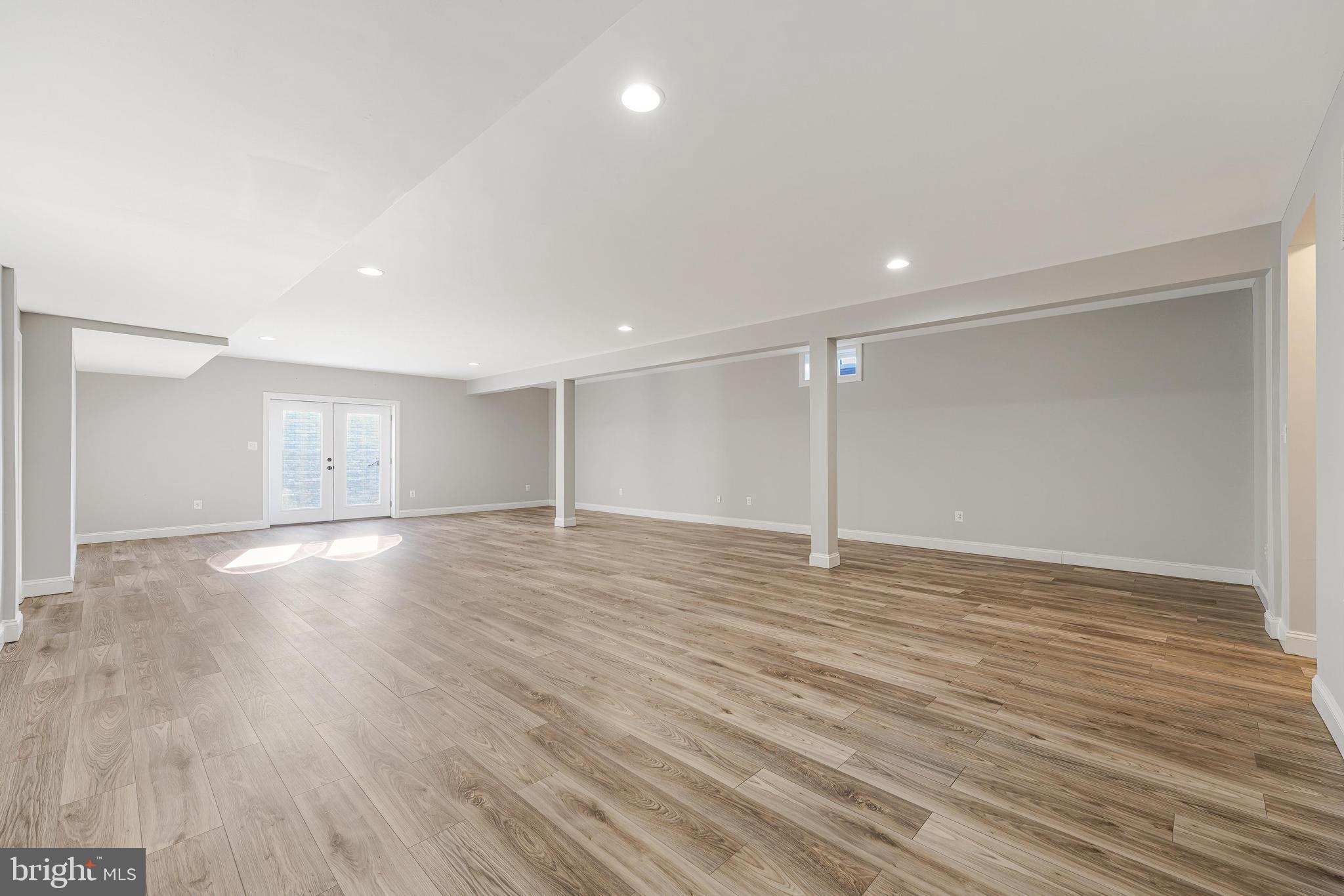 DUTCHMANS CREEK HAMLET - Residential Lease