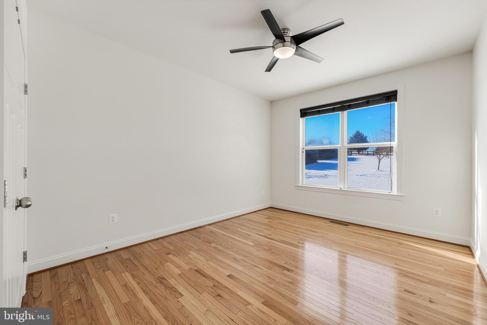 DUTCHMANS CREEK HAMLET - Residential Lease