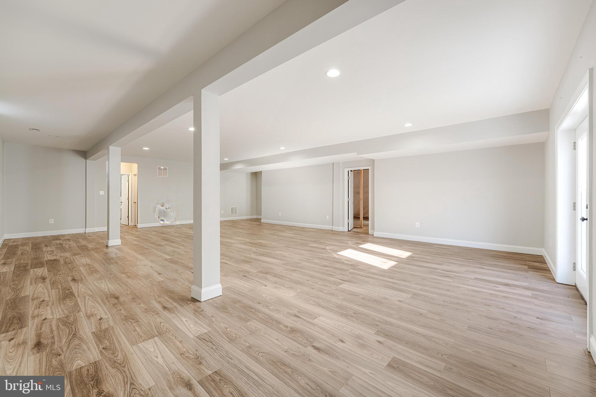 DUTCHMANS CREEK HAMLET - Residential Lease