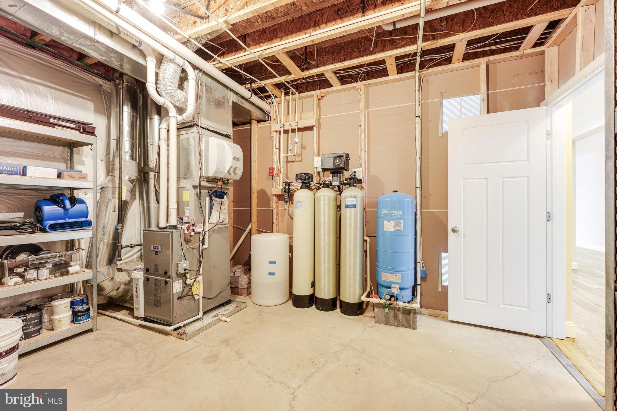 DUTCHMANS CREEK HAMLET - Residential Lease