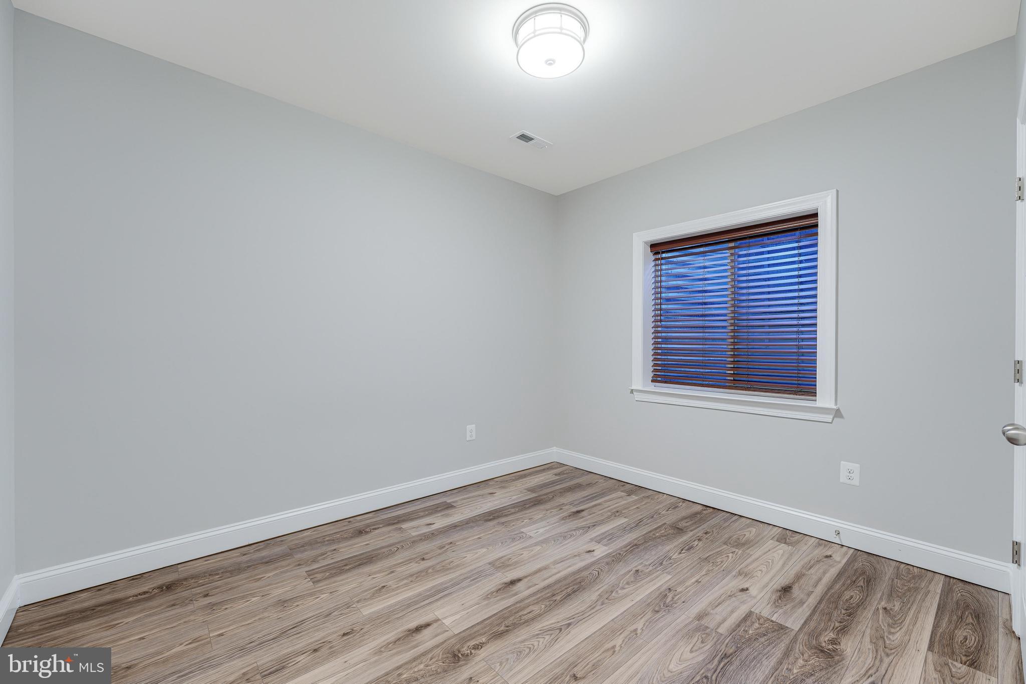 DUTCHMANS CREEK HAMLET - Residential Lease