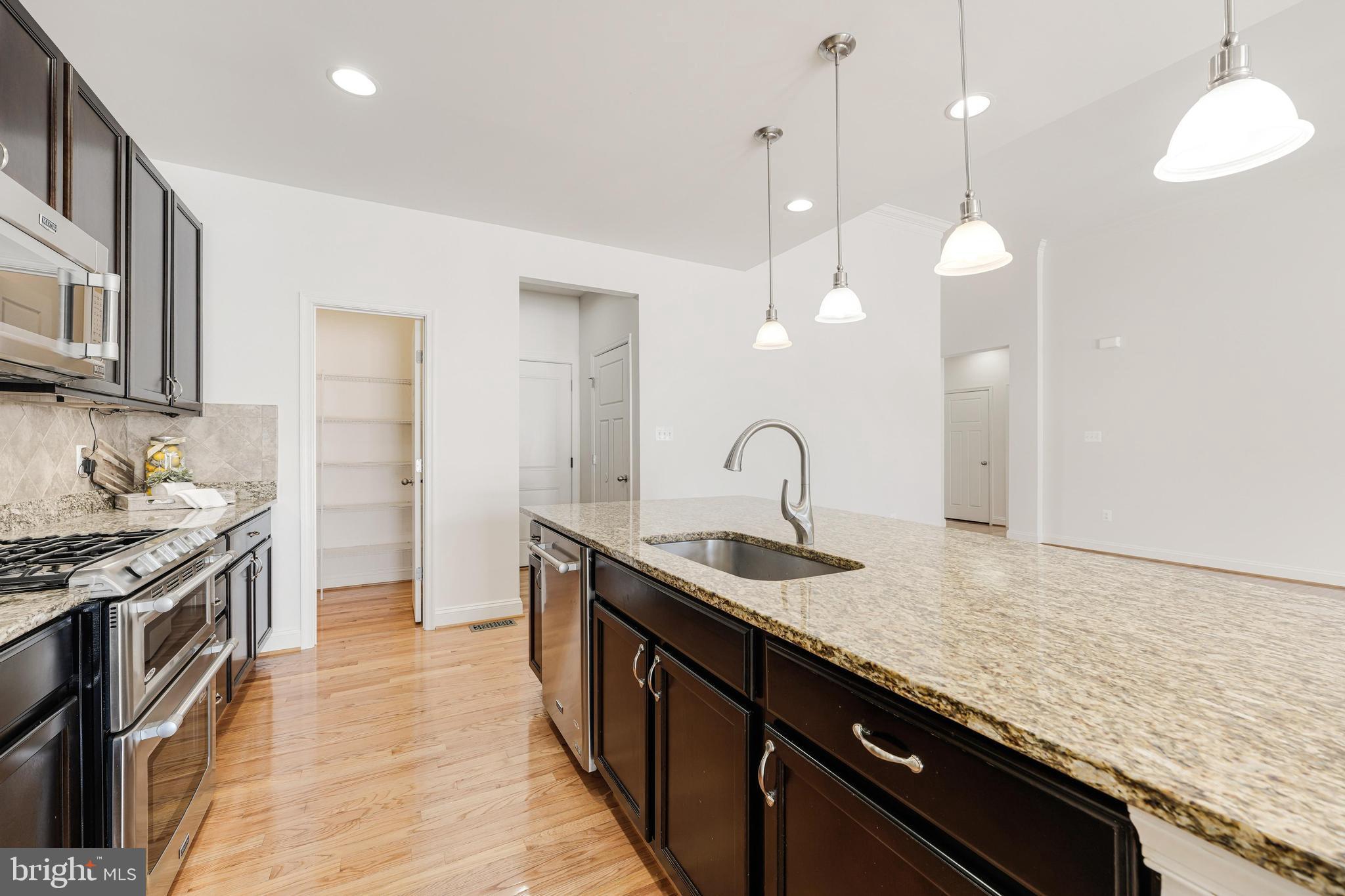 DUTCHMANS CREEK HAMLET - Residential Lease