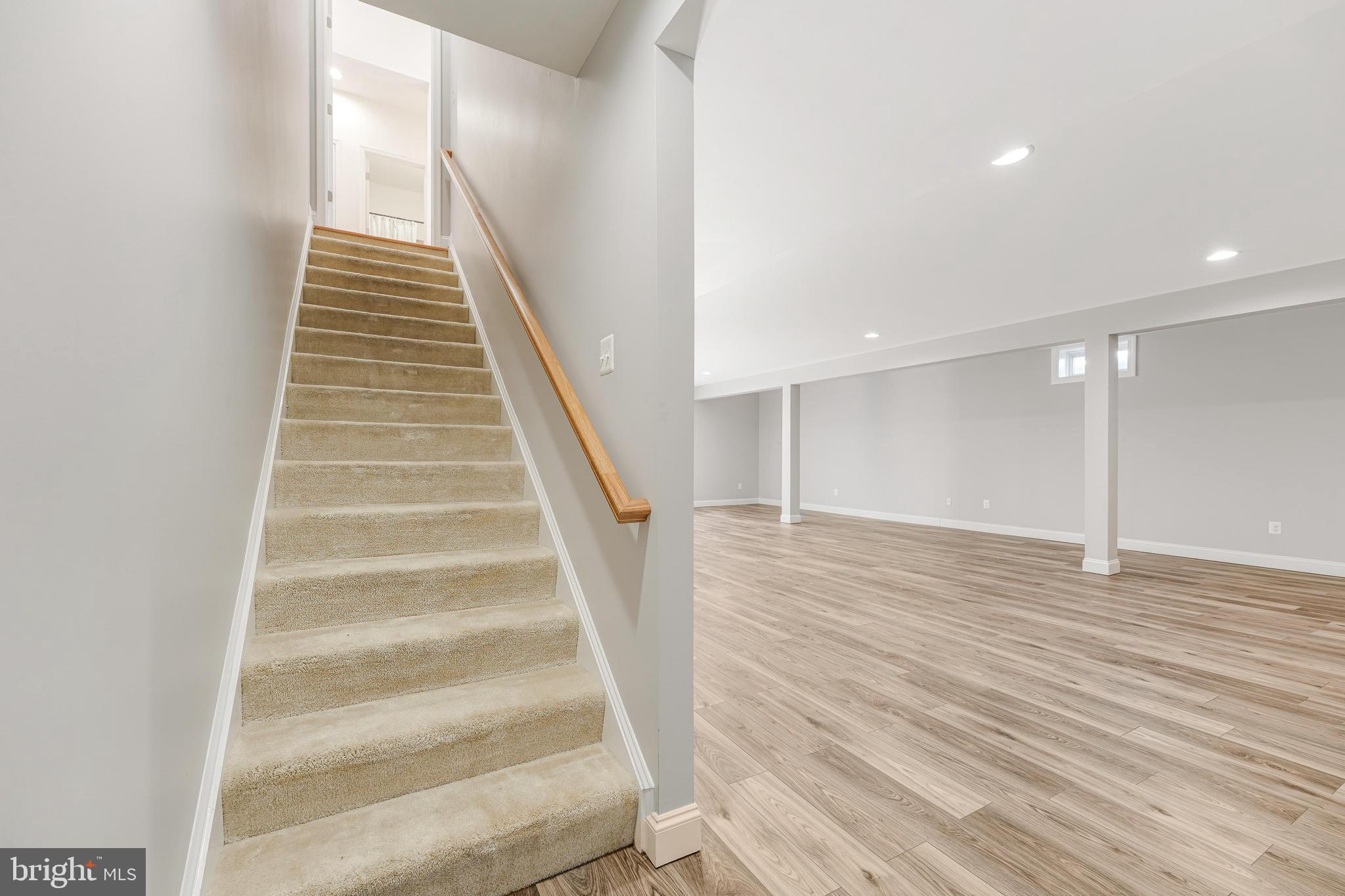 DUTCHMANS CREEK HAMLET - Residential Lease