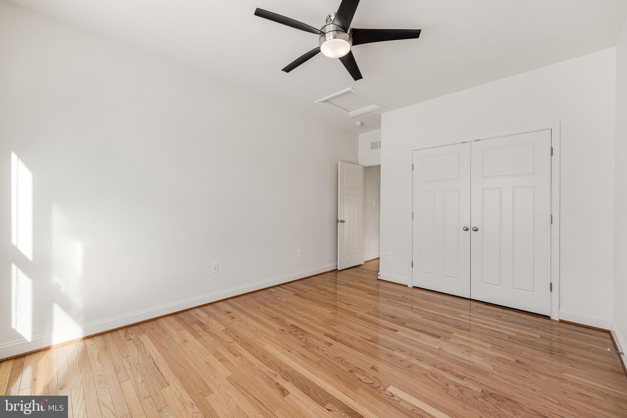 DUTCHMANS CREEK HAMLET - Residential Lease