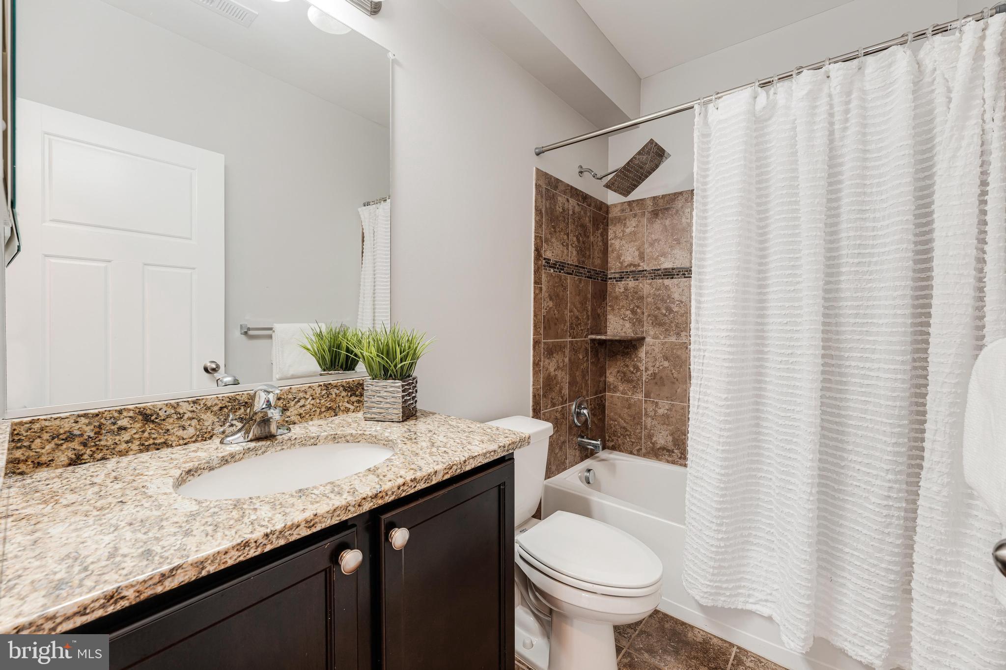 DUTCHMANS CREEK HAMLET - Residential Lease