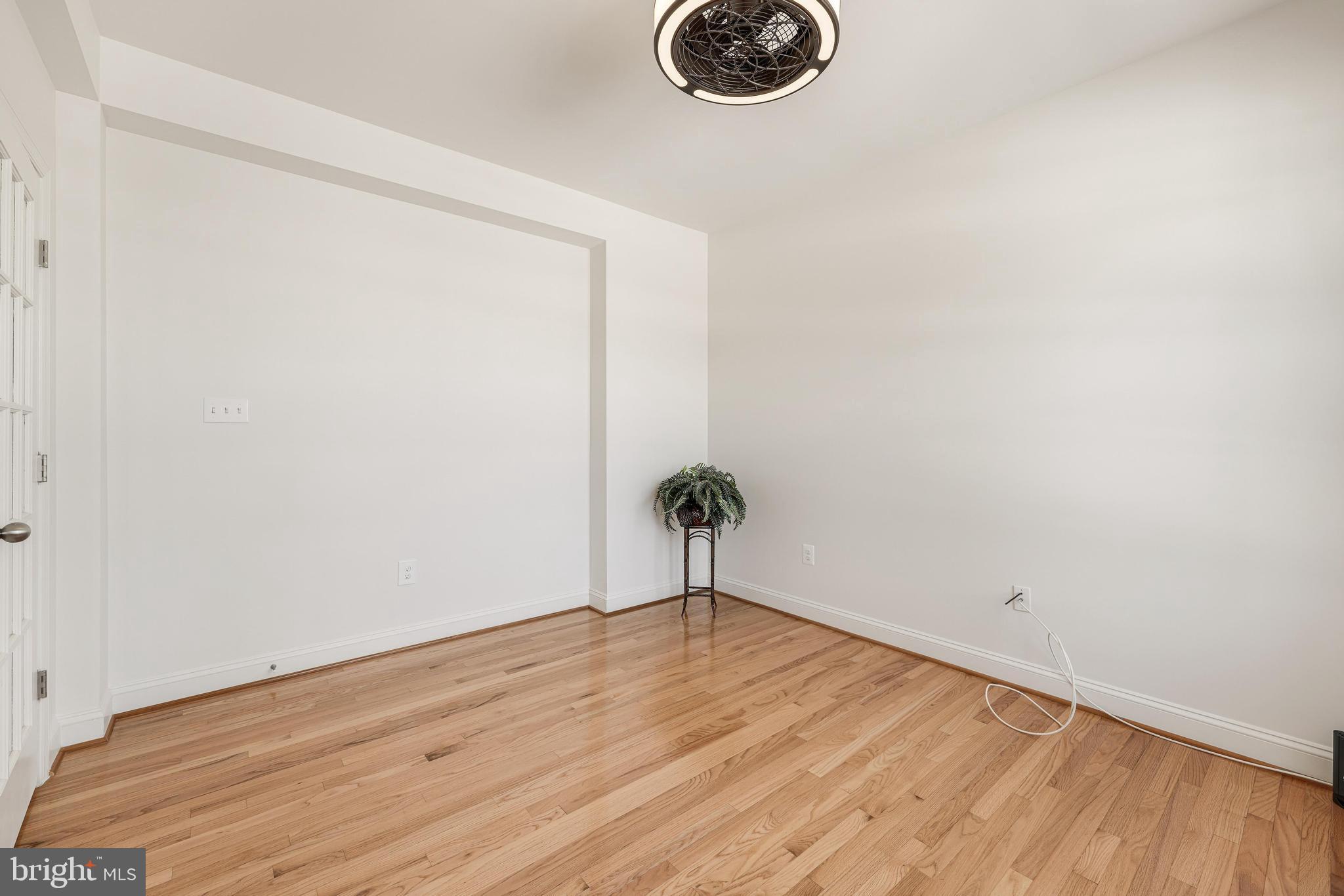 DUTCHMANS CREEK HAMLET - Residential Lease