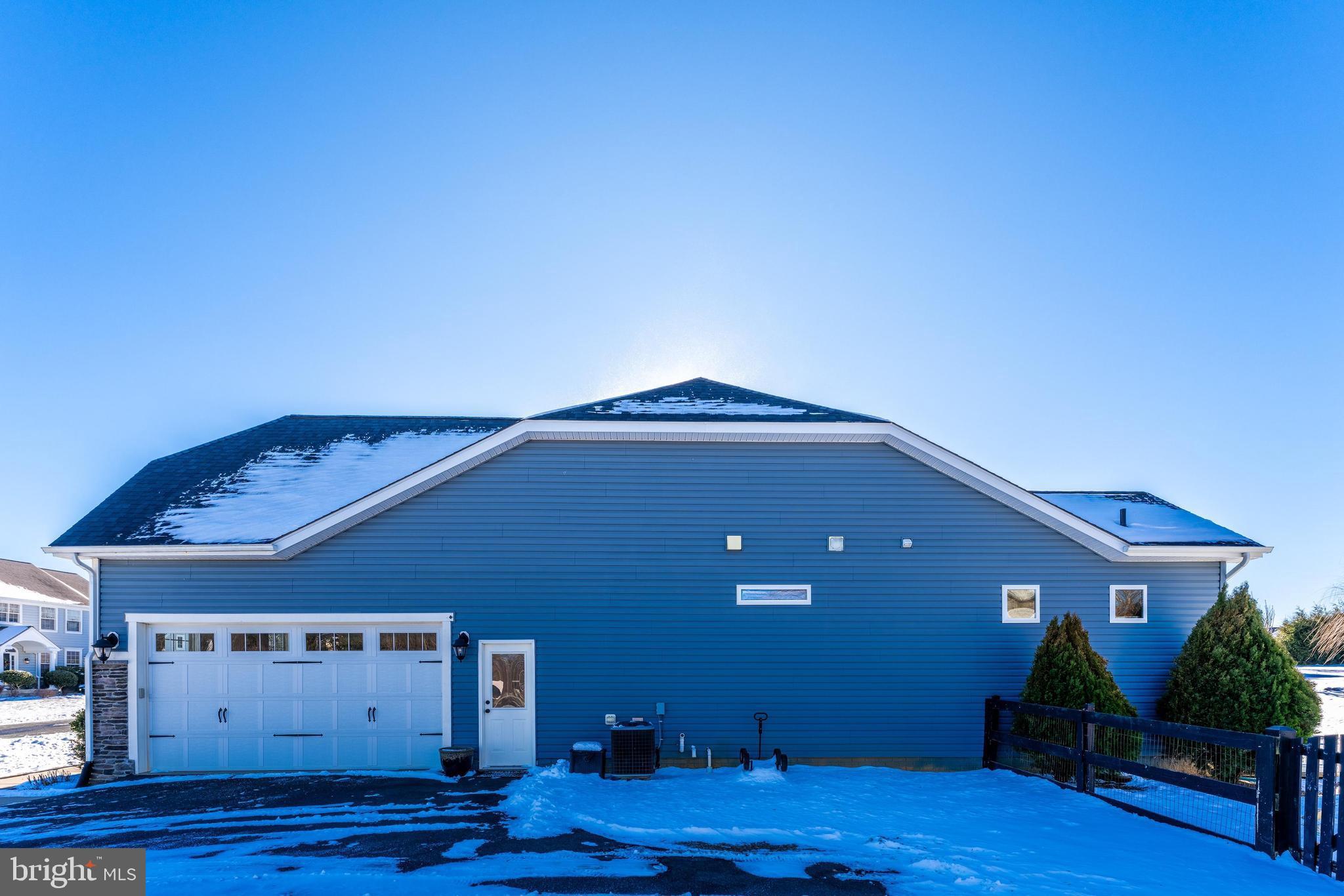 DUTCHMANS CREEK HAMLET - Residential Lease